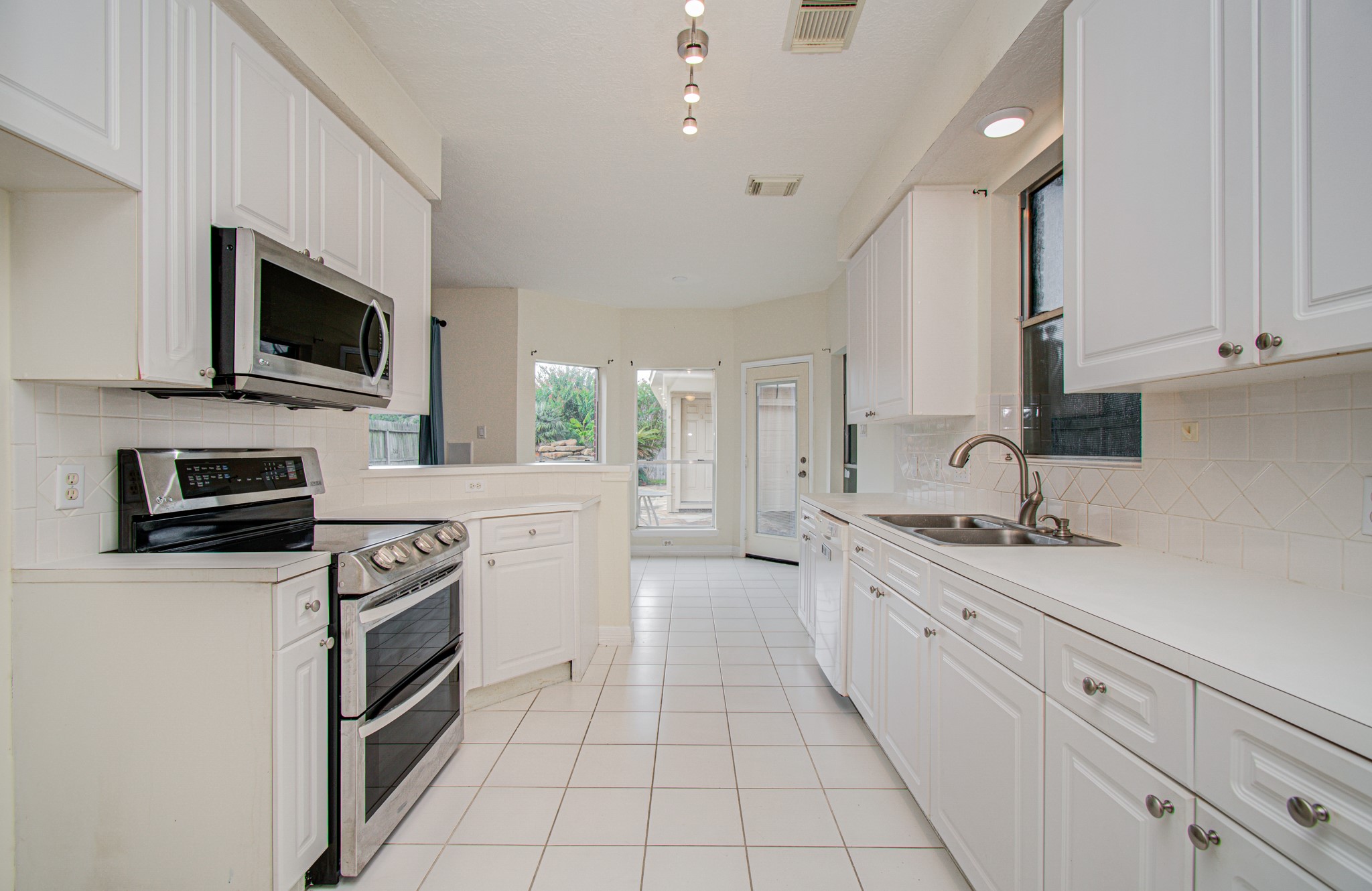 6207 Dove Prairie Court Property Photo 15