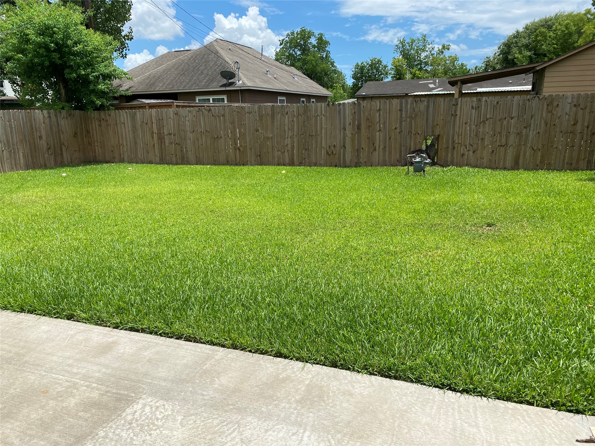 5018 Kenilwood Drive Property Photo 9