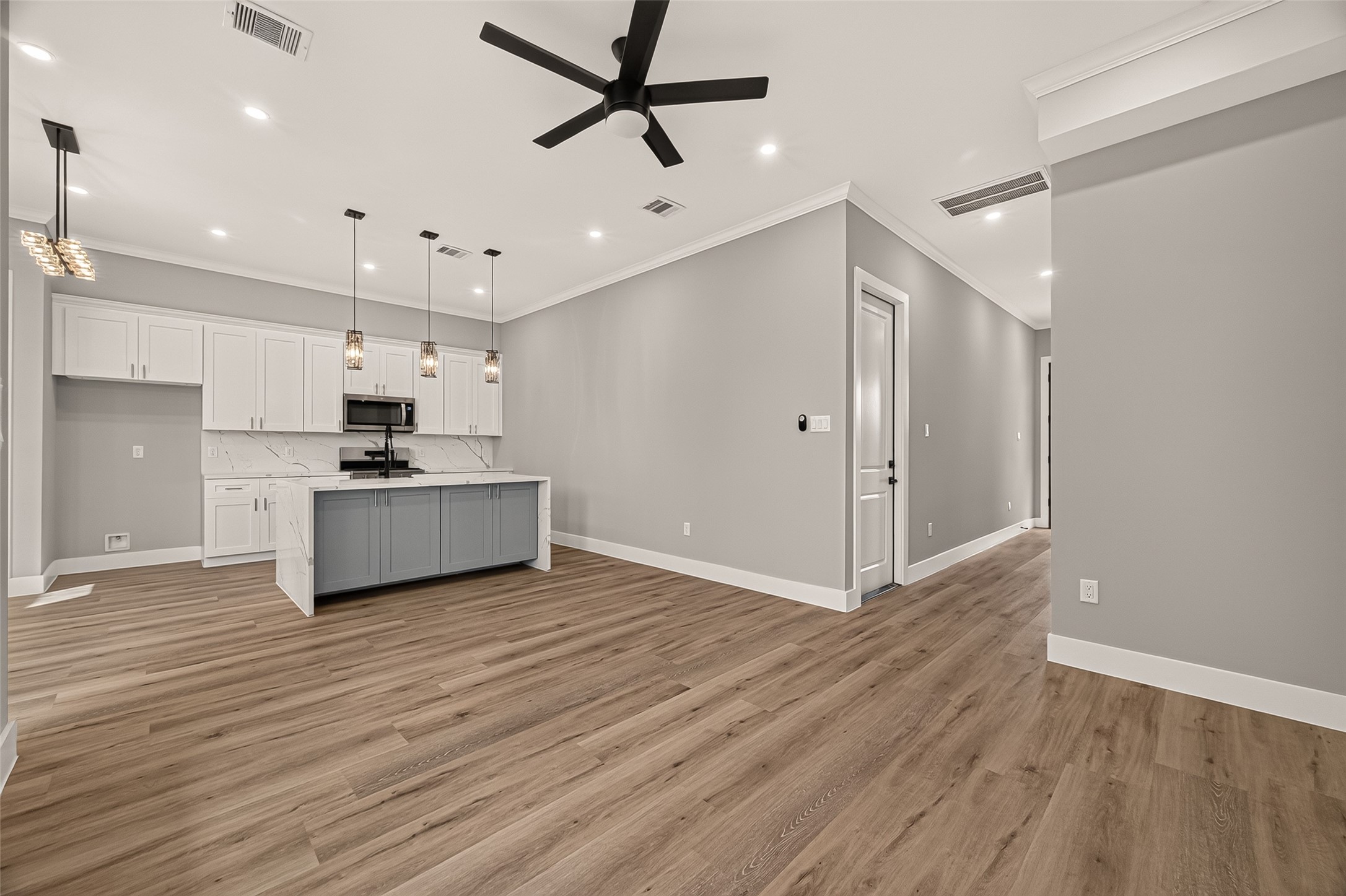 6844 Del Rio Street Property Photo 8