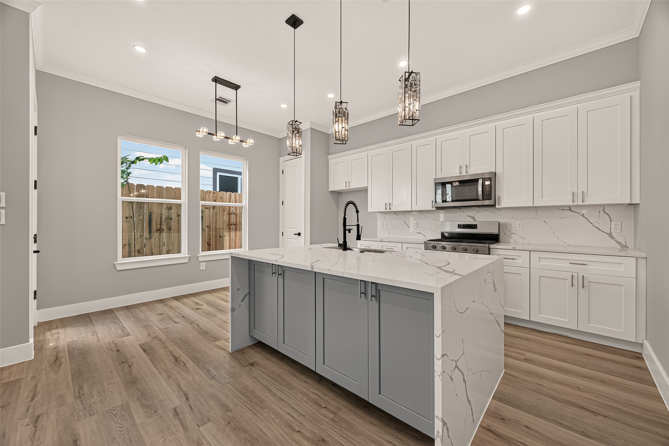 6844 Del Rio Street Property Photo 11