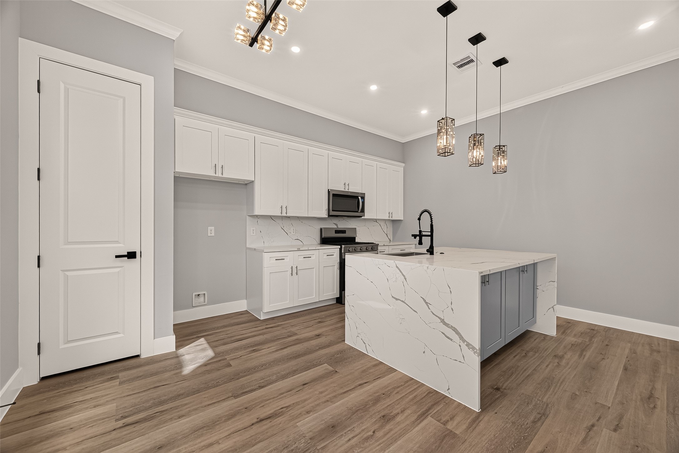 6844 Del Rio Street Property Photo 14