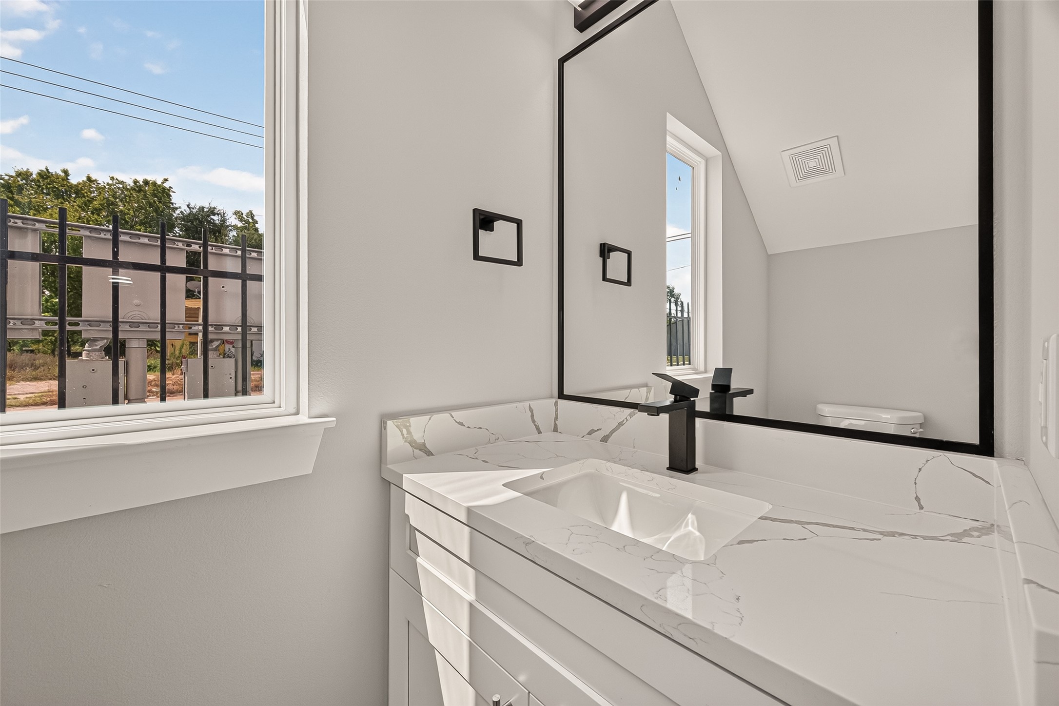 6844 Del Rio Street Property Photo 18