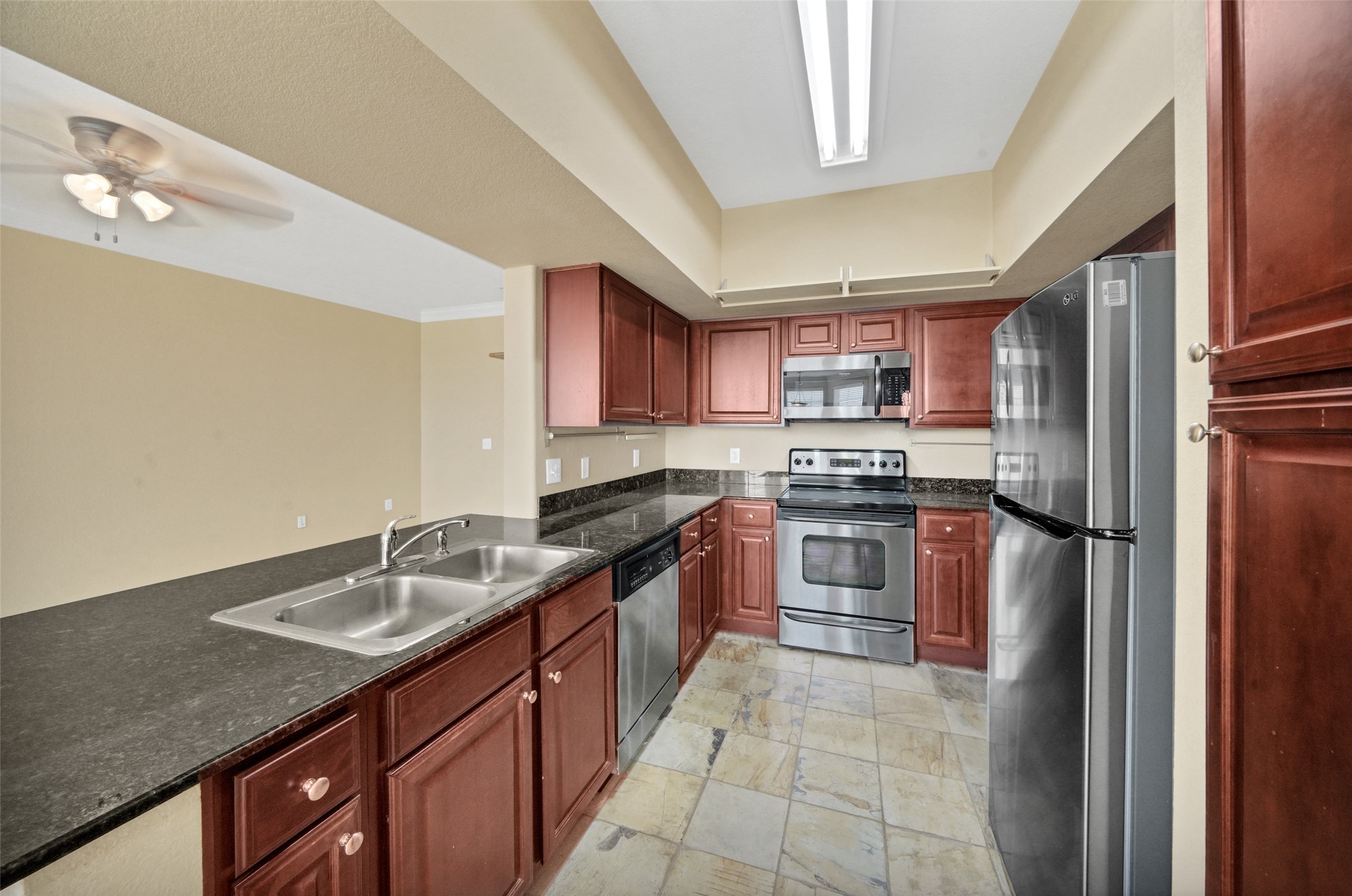 7575 Kirby Drive 2320 Property Photo 8