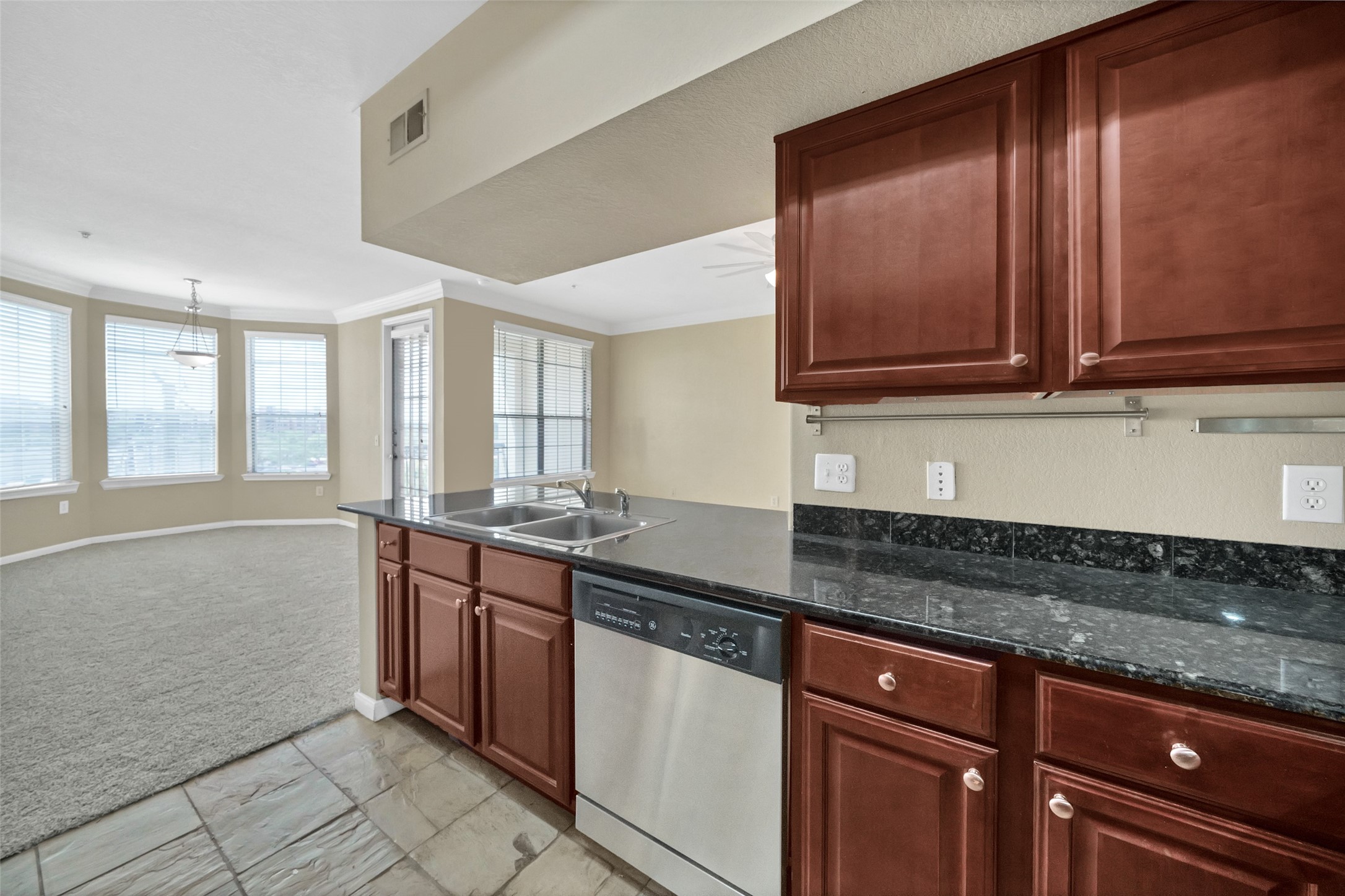 7575 Kirby Drive 2320 Property Photo 10