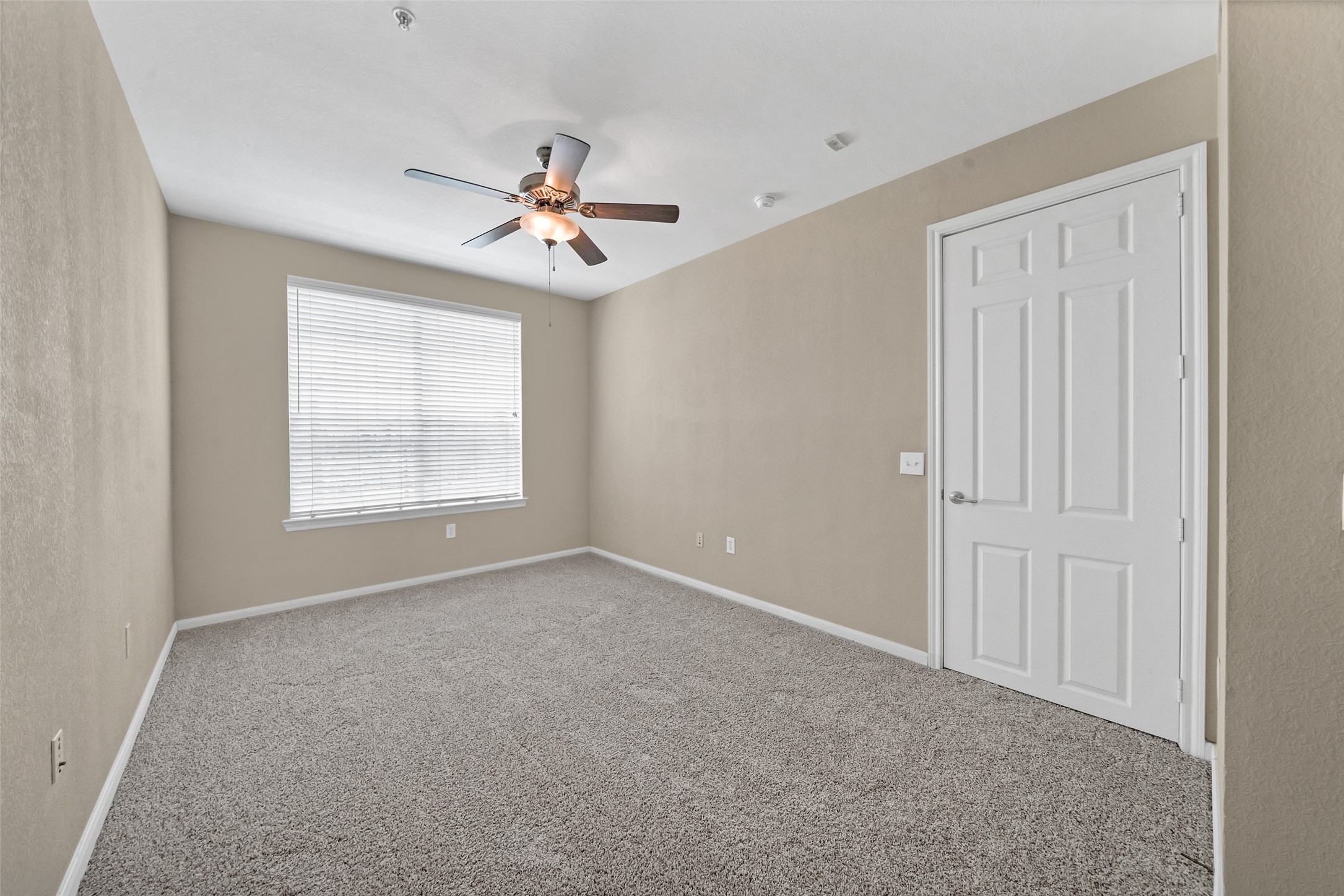 7575 Kirby Drive 2320 Property Photo 11