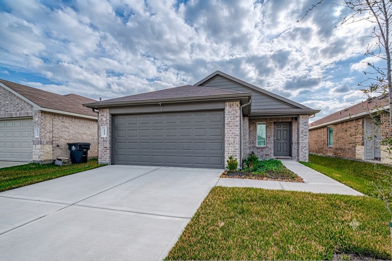 24307 Oriole Summit Drive Property Photo 2