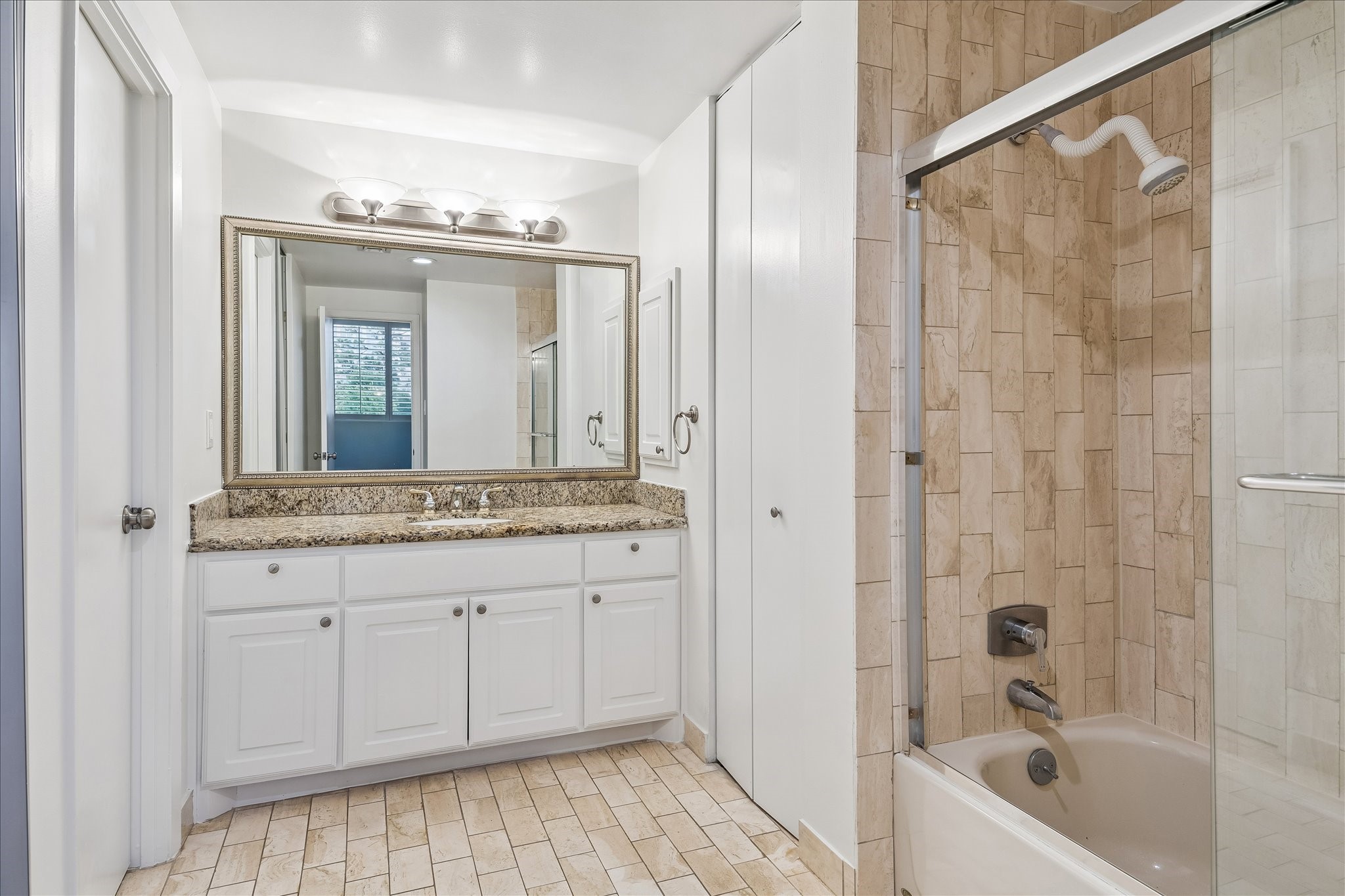 21 Briar Hollow Lane 501 Property Photo 18