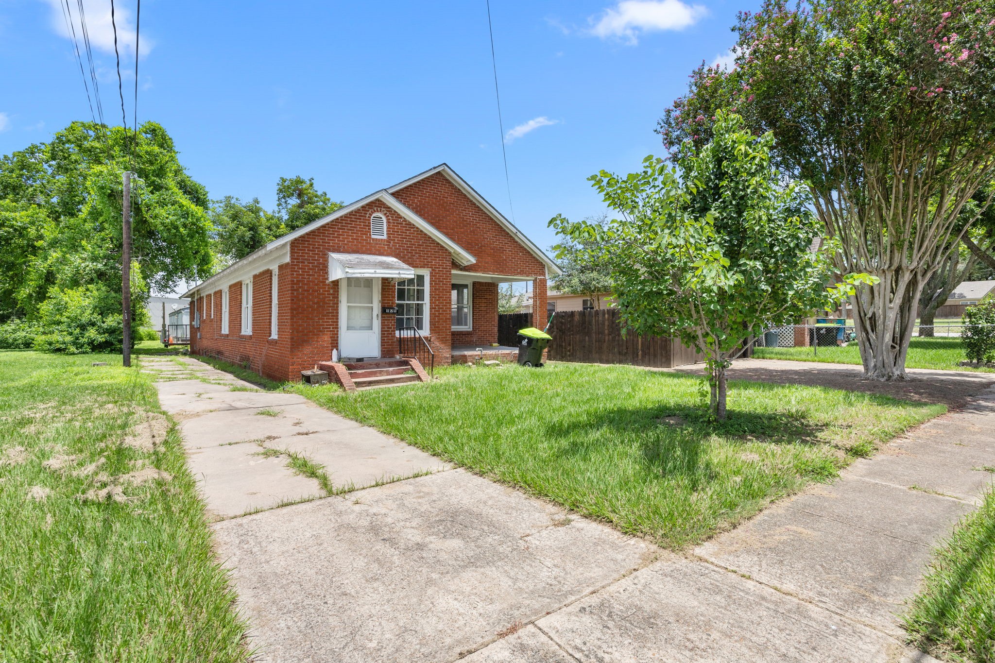 806 Morton St Property Photo 1