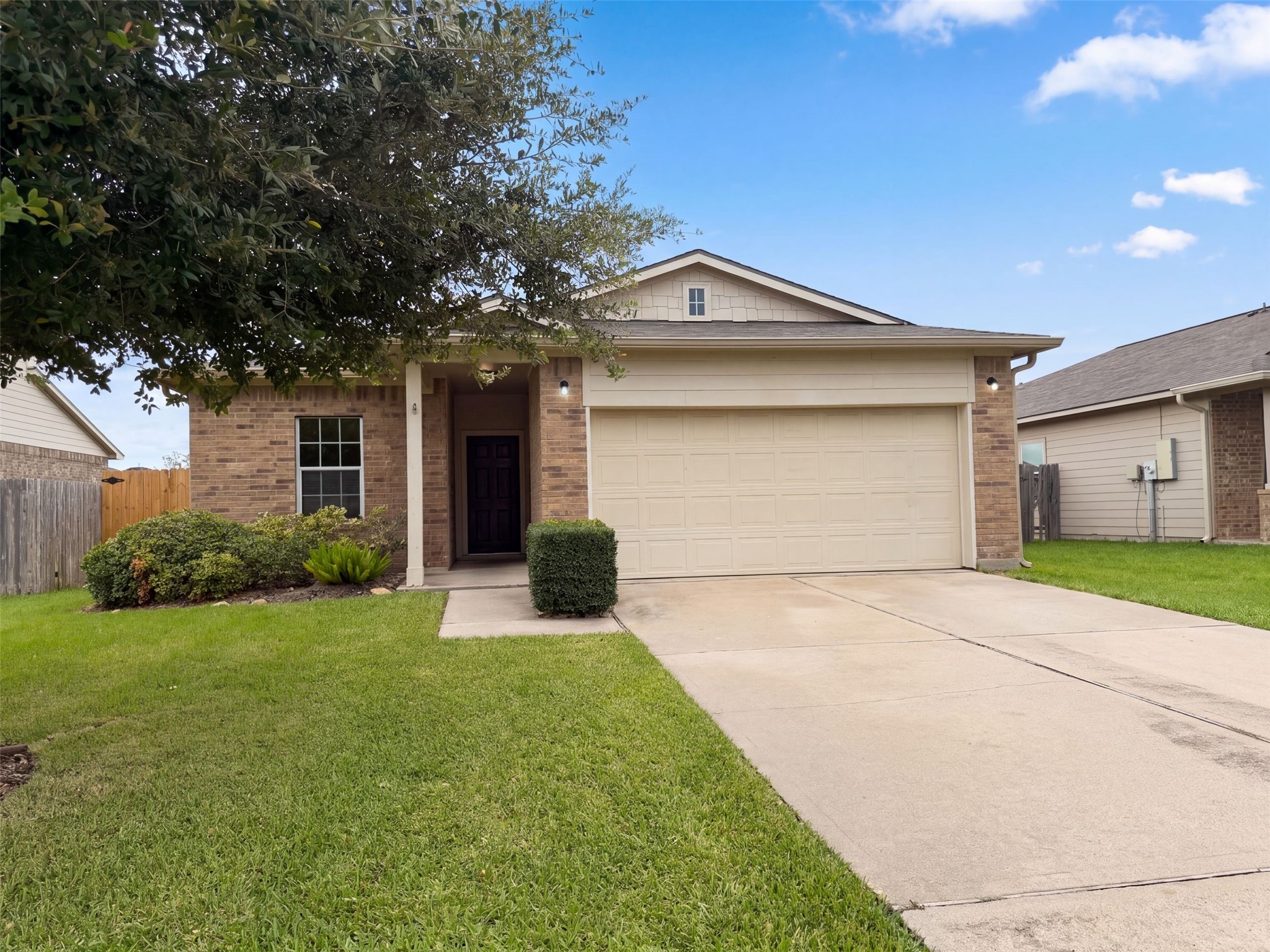 109 Mustang Stampede Drive Property Photo 1