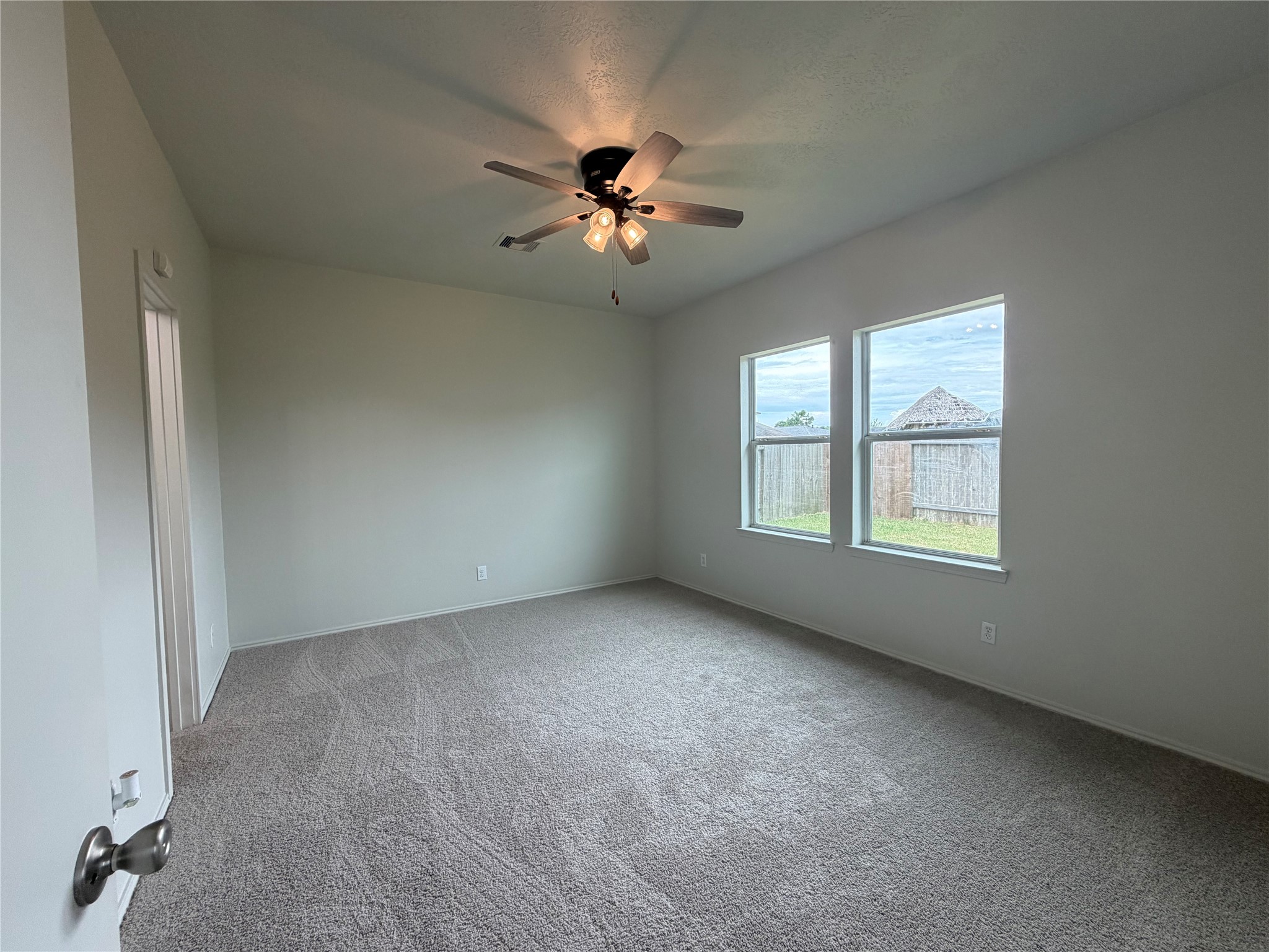 109 Mustang Stampede Drive Property Photo 4