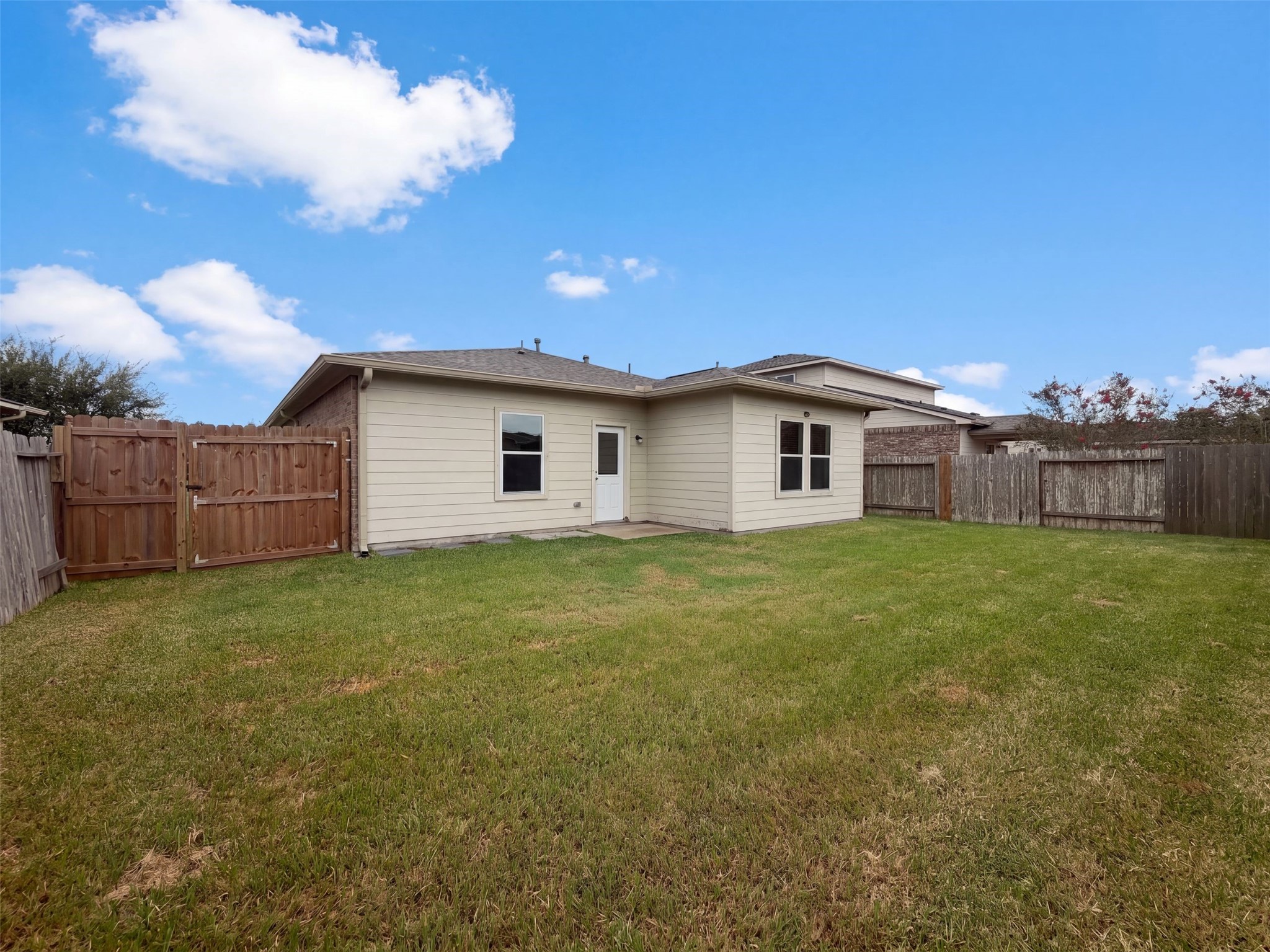 109 Mustang Stampede Drive Property Photo 5
