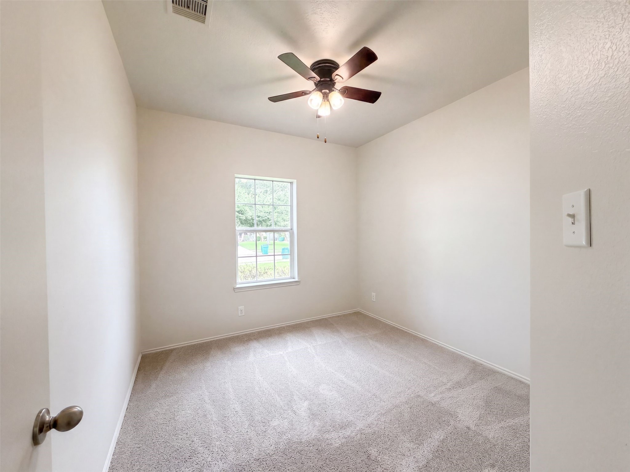 109 Mustang Stampede Drive Property Photo 12