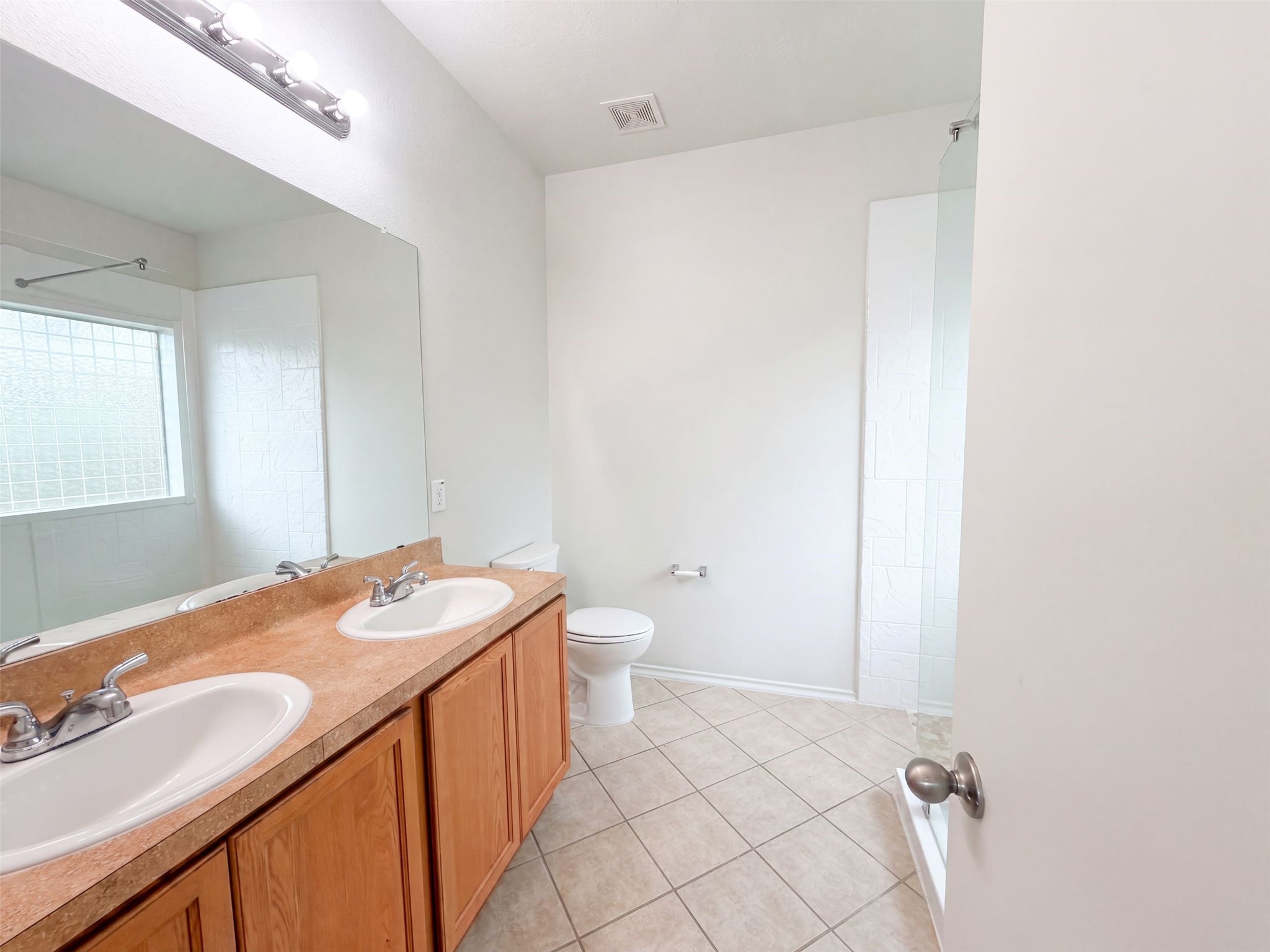 109 Mustang Stampede Drive Property Photo 13