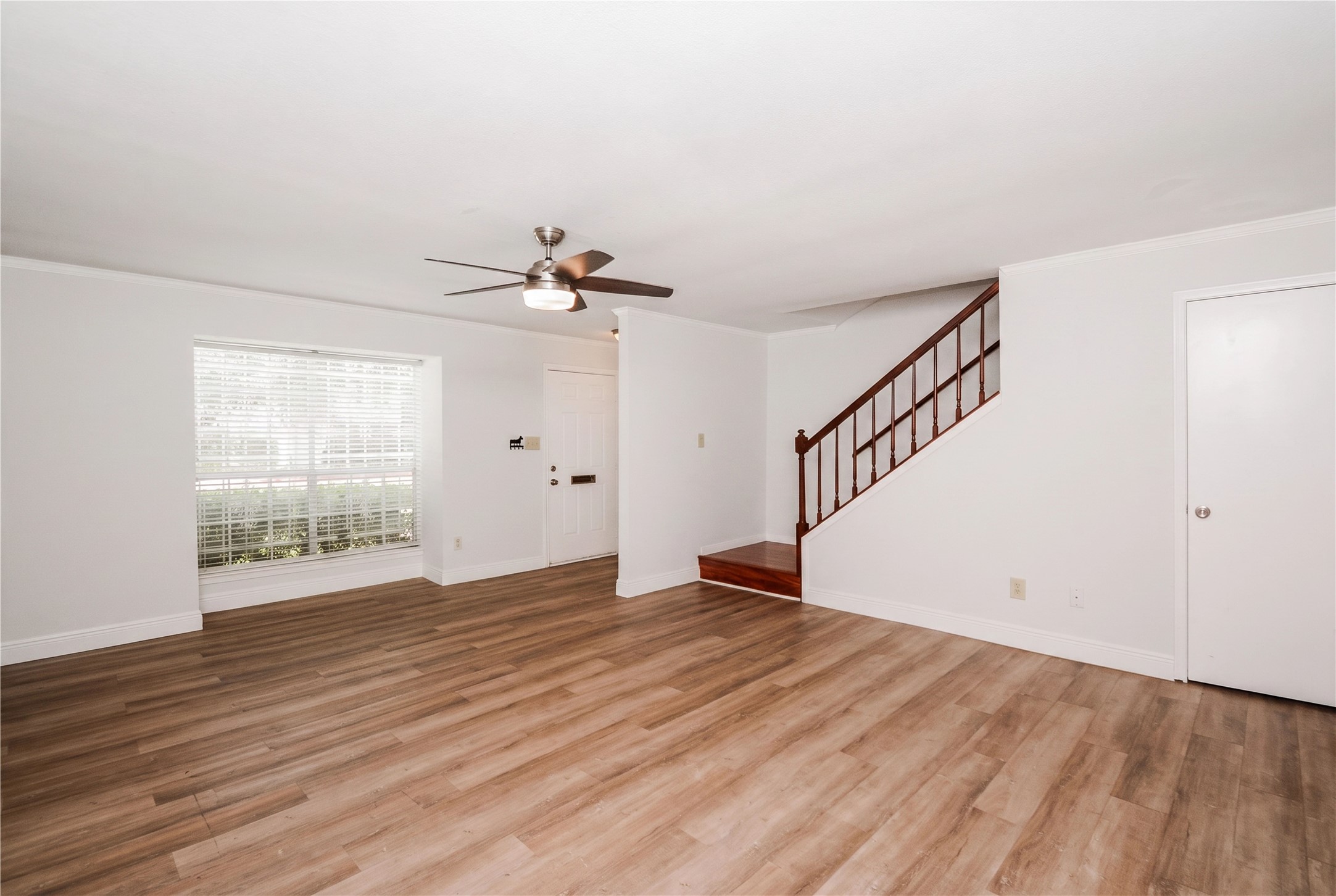 8511 Ariel Street Property Photo 3