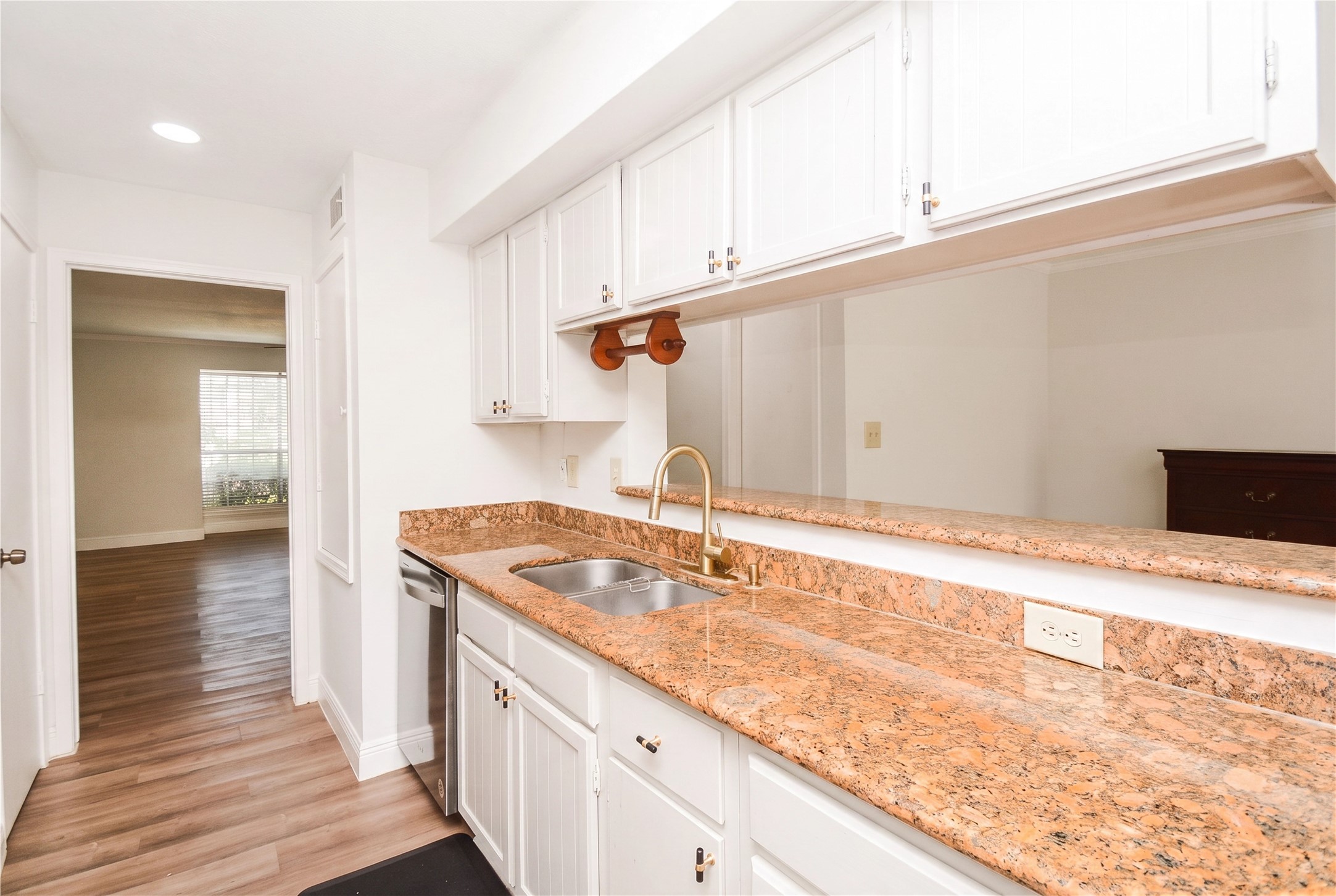 8511 Ariel Street Property Photo 9