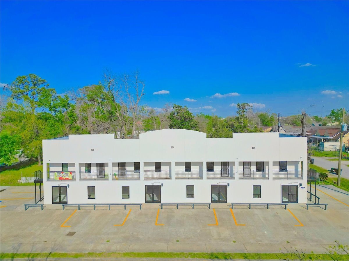 7704 Irvington Boulevard Property Photo 1