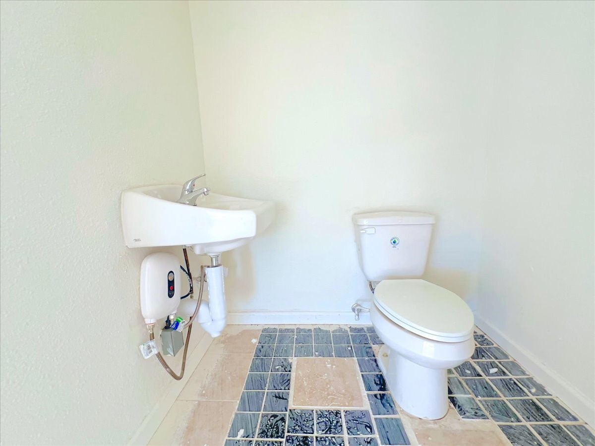 7704 Irvington Boulevard Property Photo 4