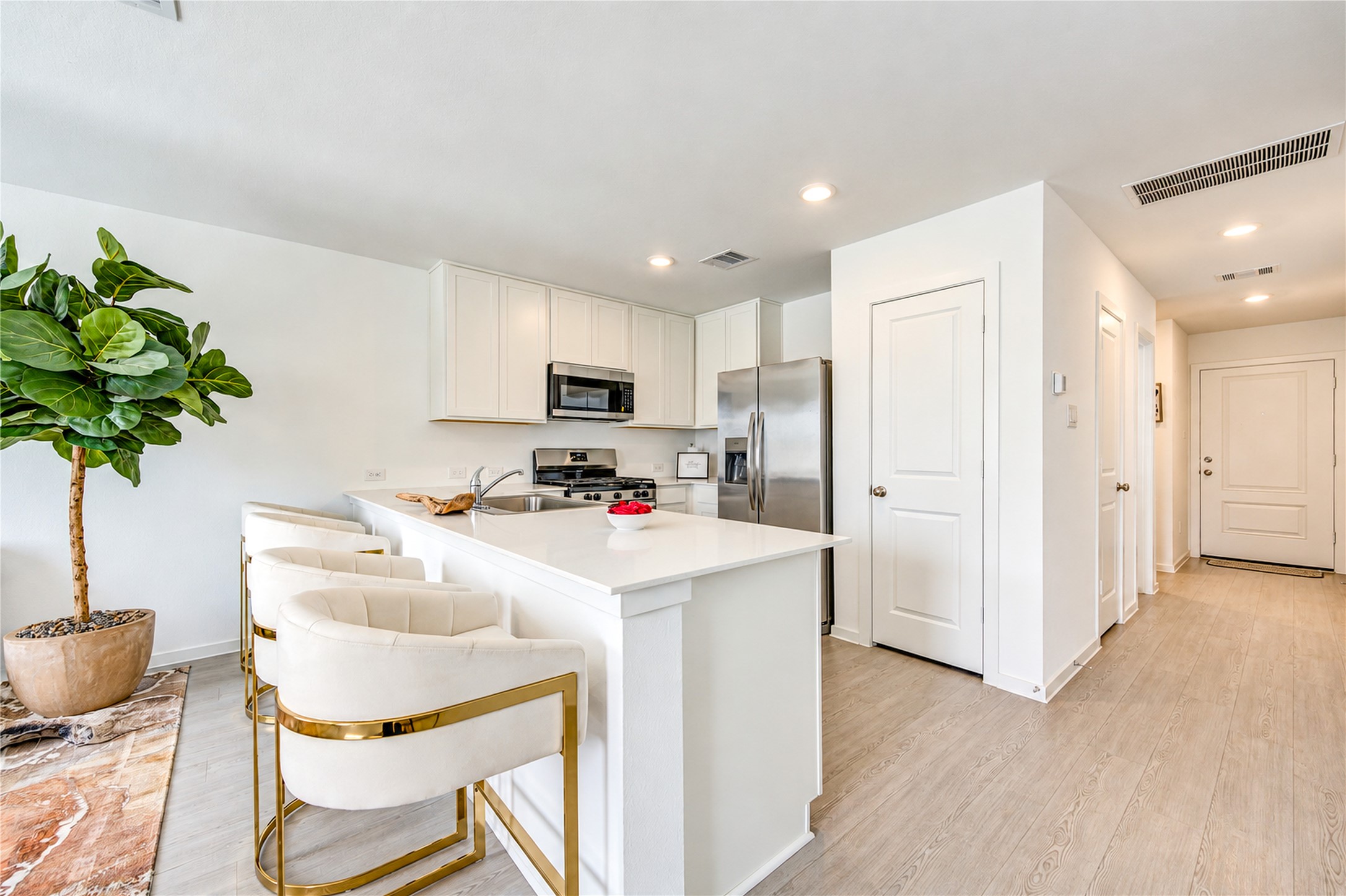 910 Pertuso Ln Property Photo 2