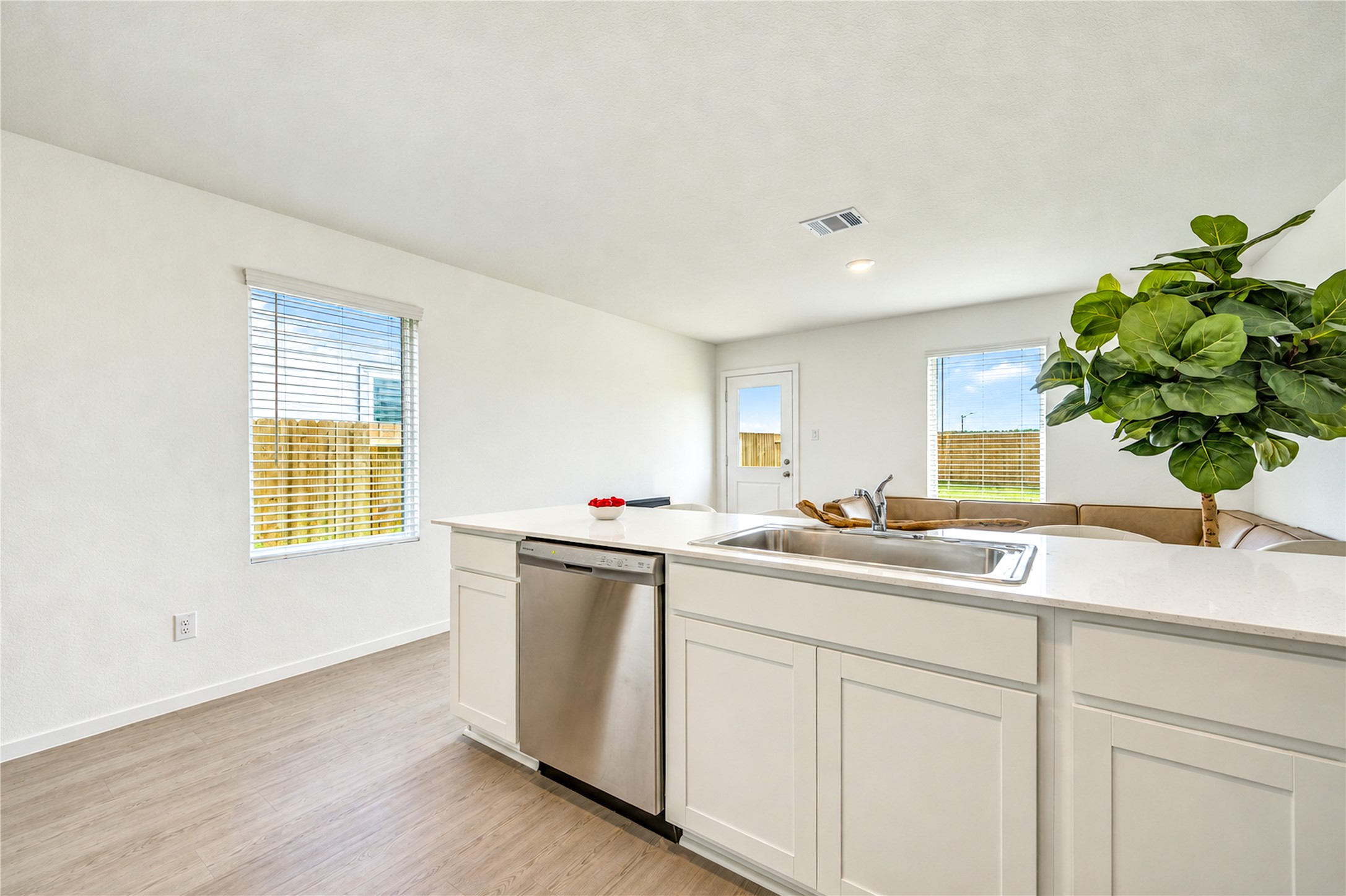 910 Pertuso Ln Property Photo 11