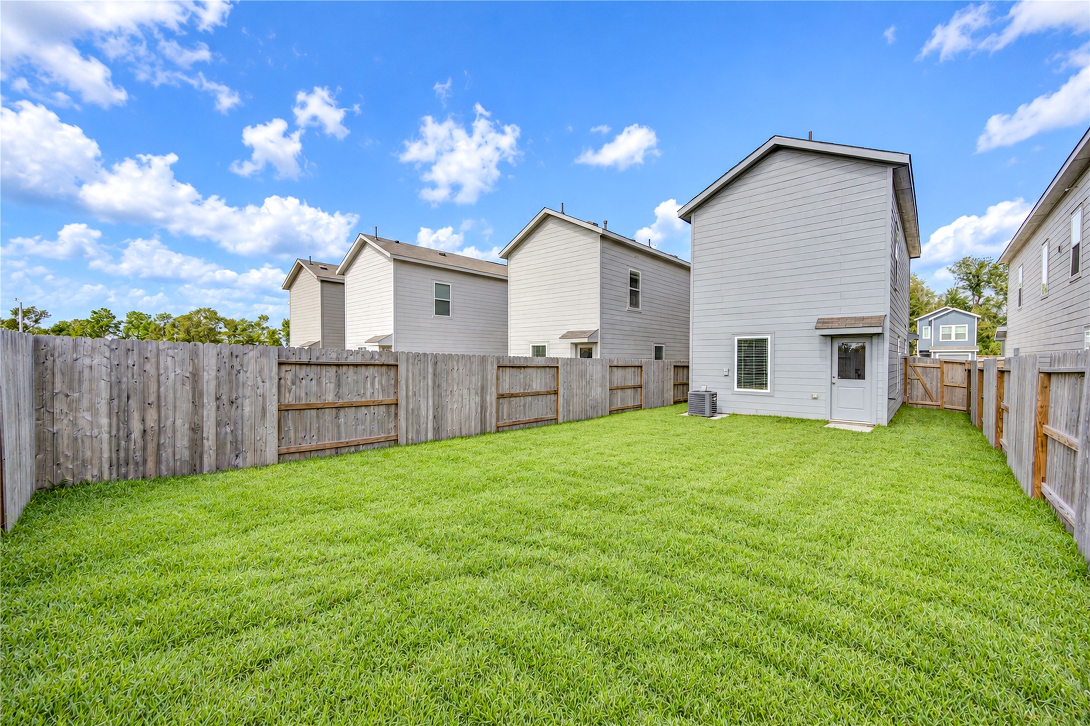 910 Pertuso Ln Property Photo 33
