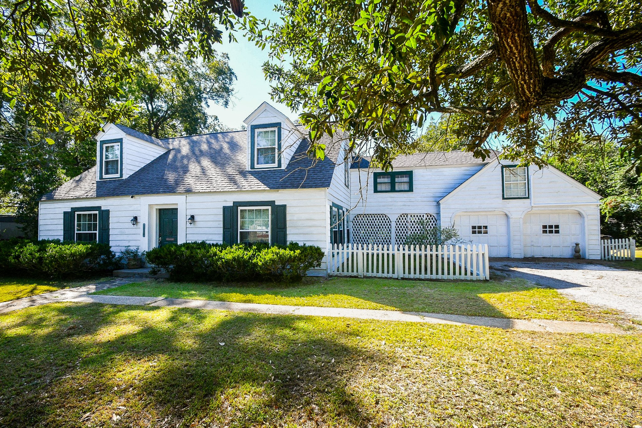 1118 E Cedar Street Property Photo 1