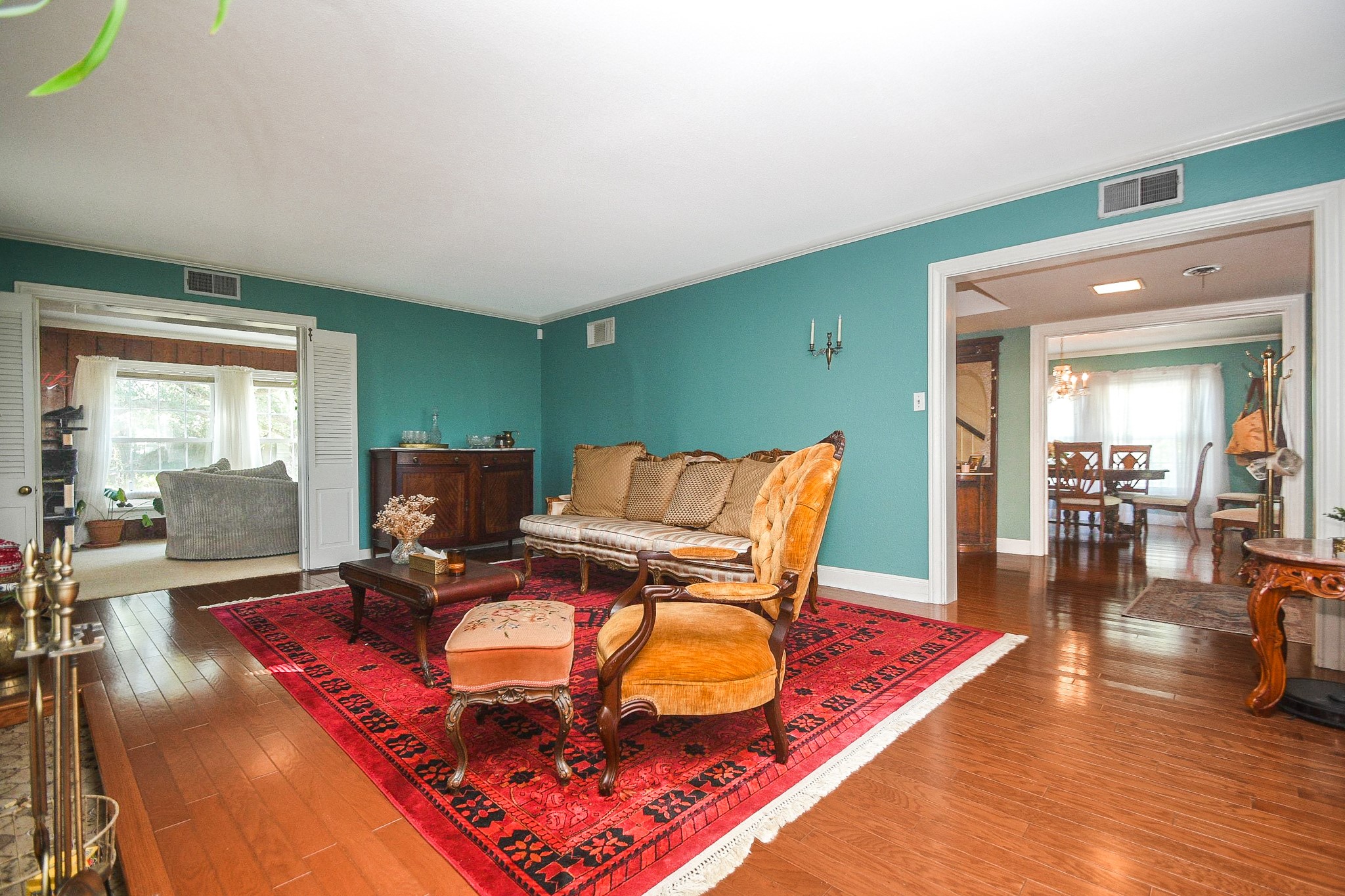 1118 E Cedar Street Property Photo 6
