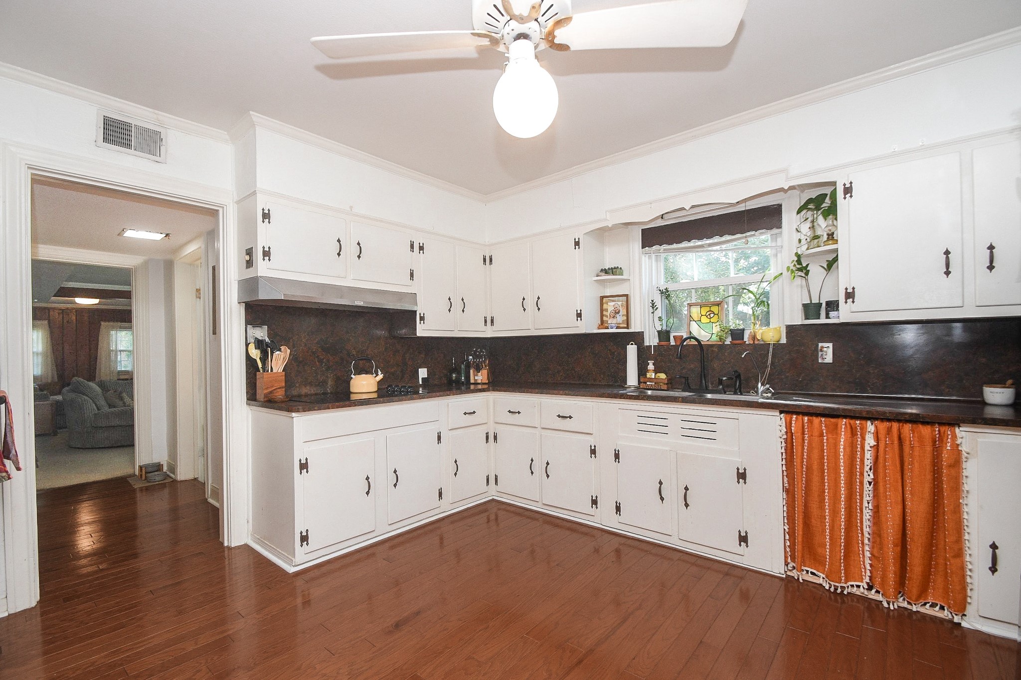 1118 E Cedar Street Property Photo 7
