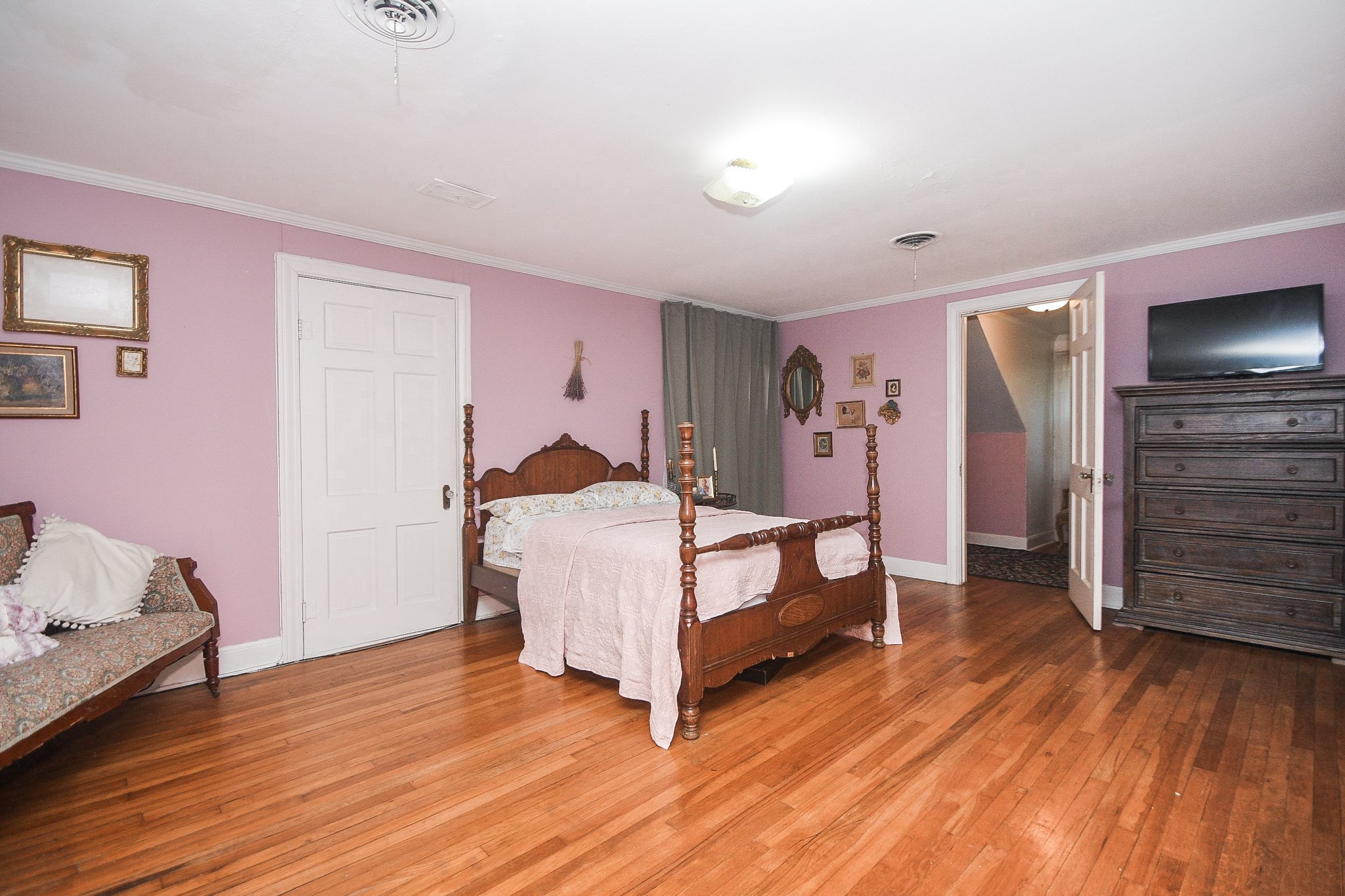 1118 E Cedar Street Property Photo 15