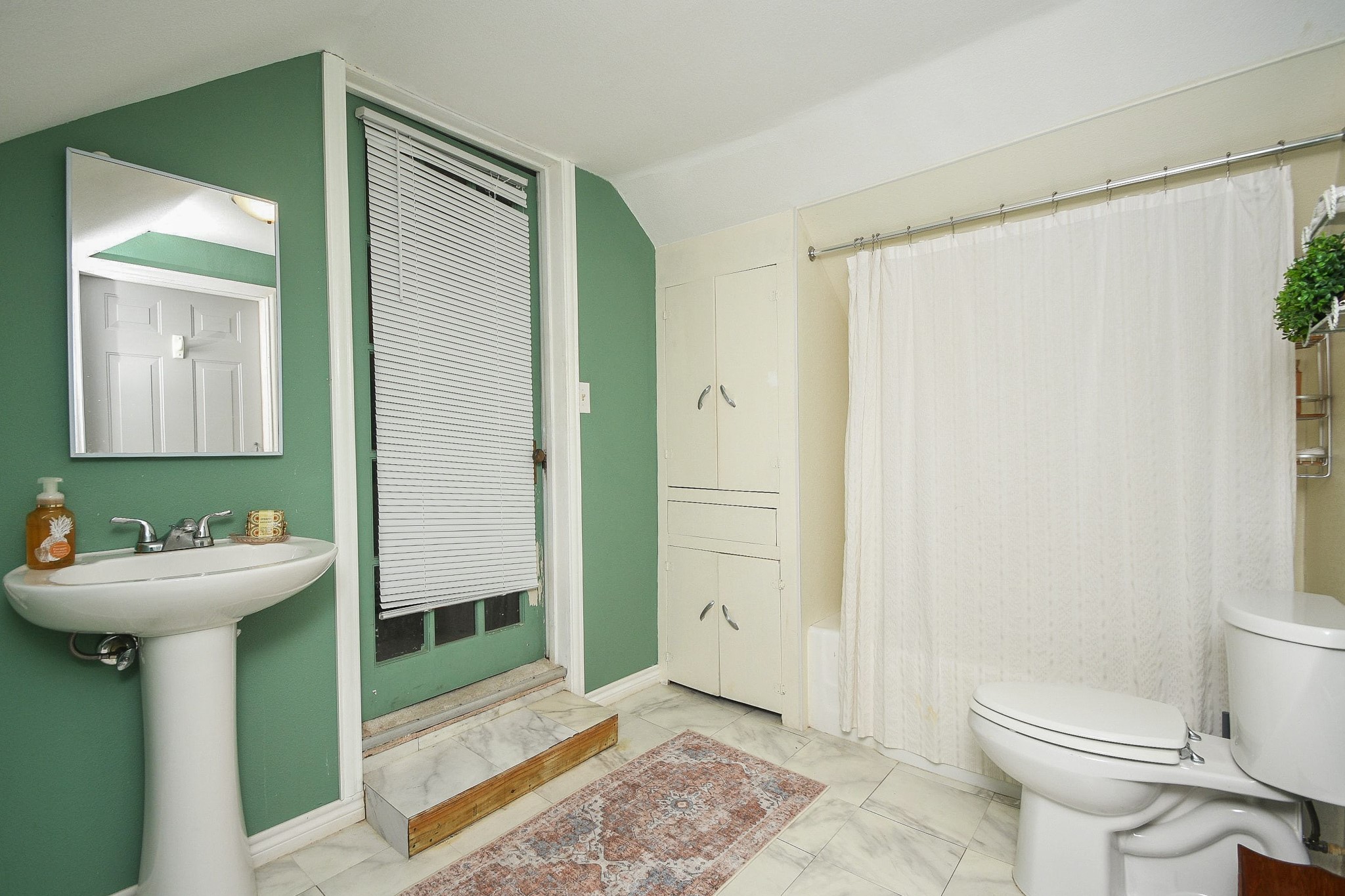 1118 E Cedar Street Property Photo 21