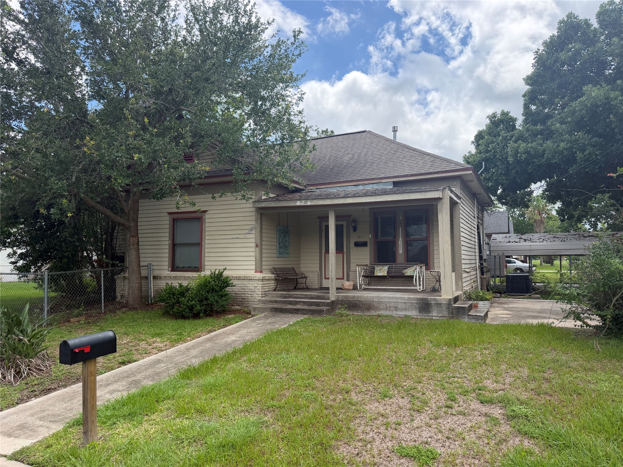 411 5th Street Property Photo 1