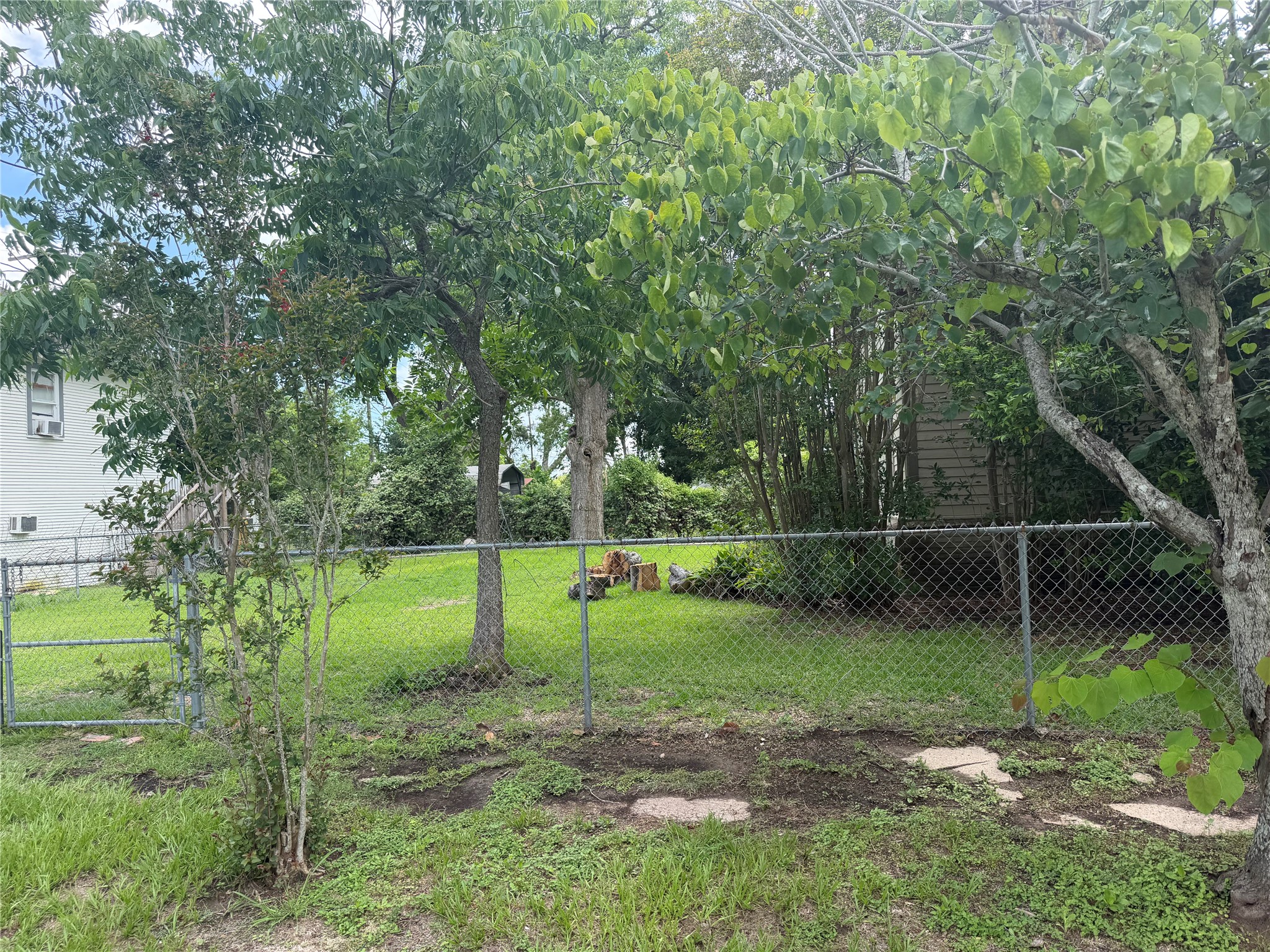411 5th Street Property Photo 2