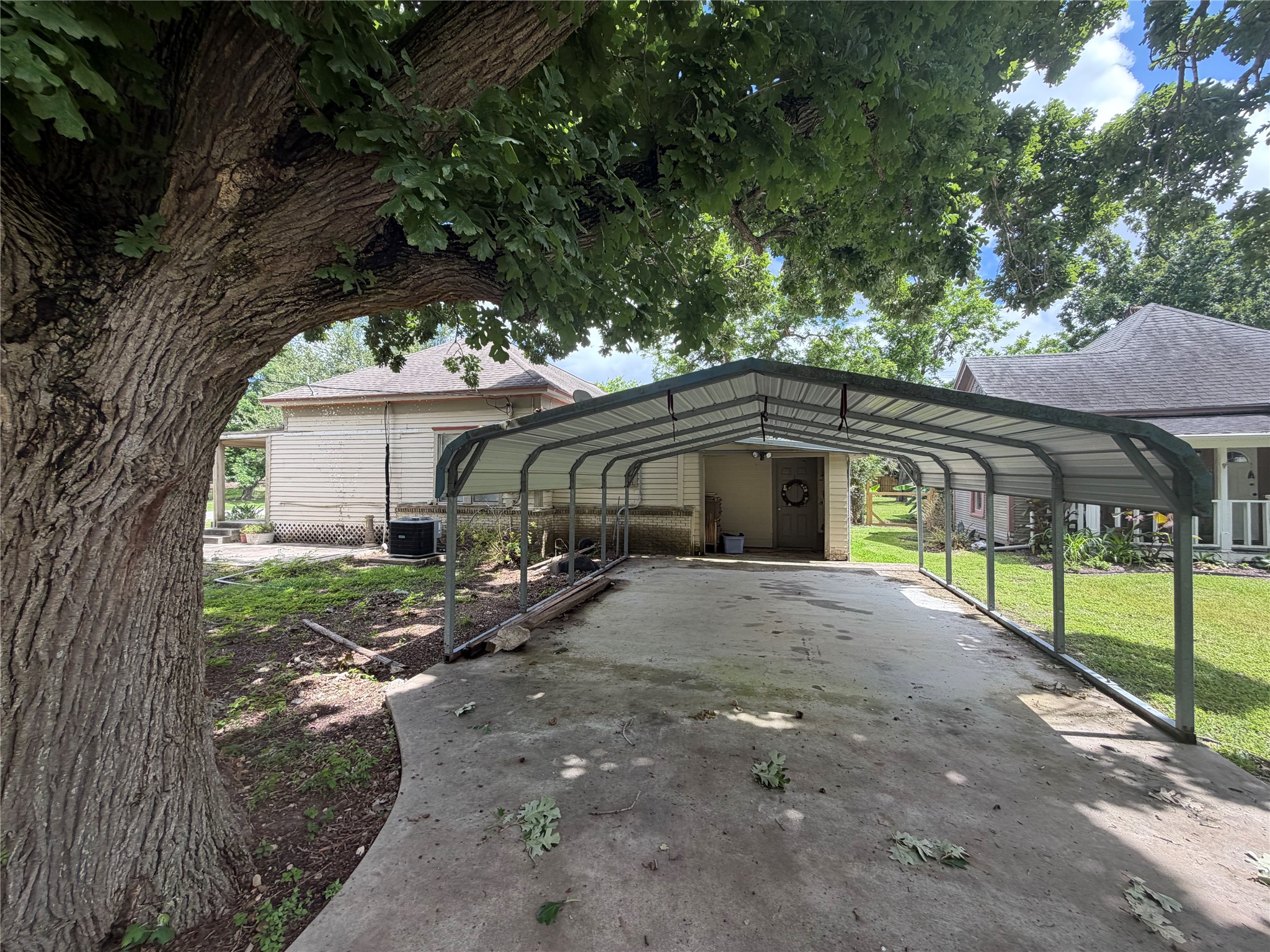 411 5th Street Property Photo 3