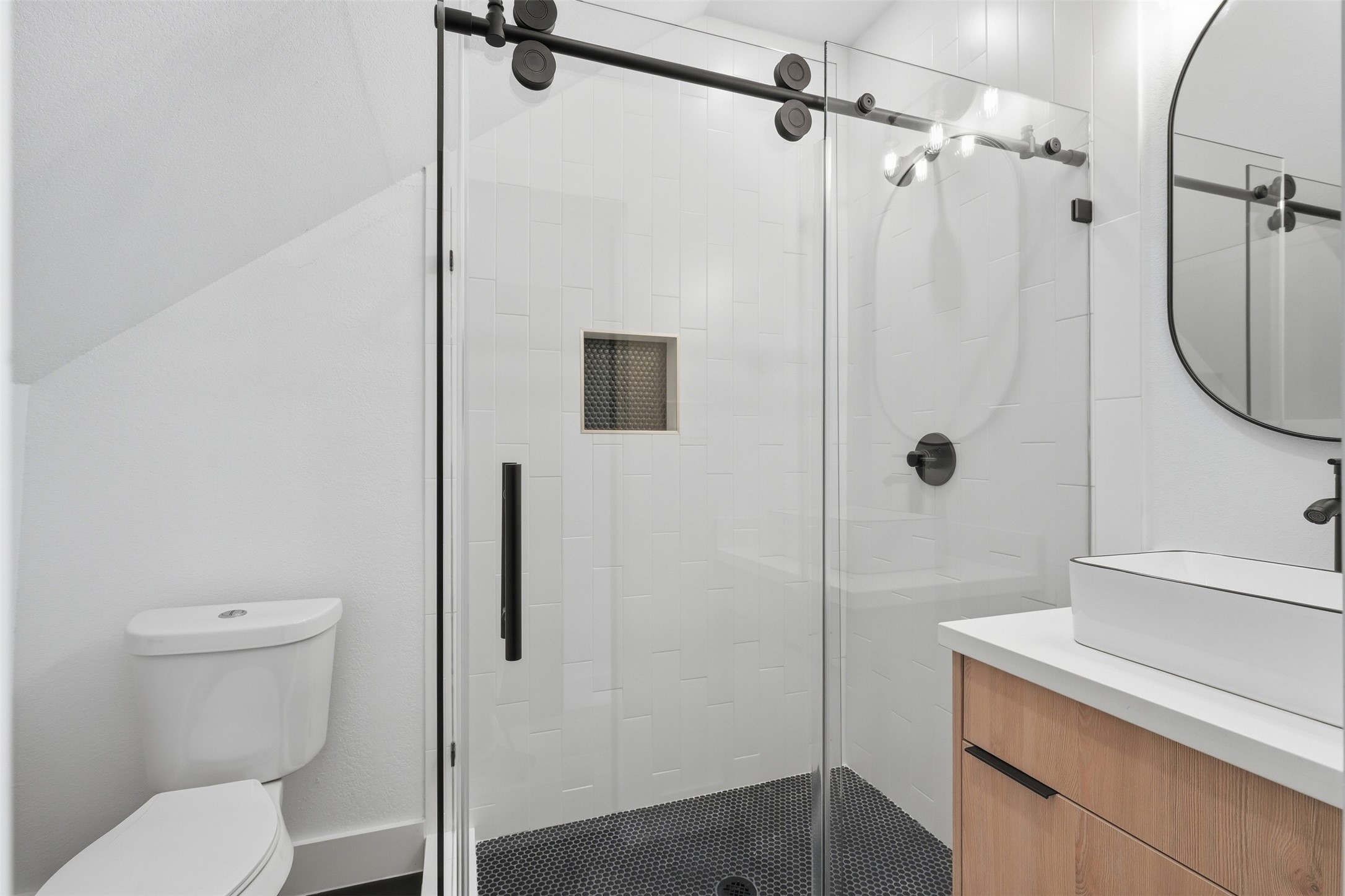 1003 Kern Street C Property Photo 6