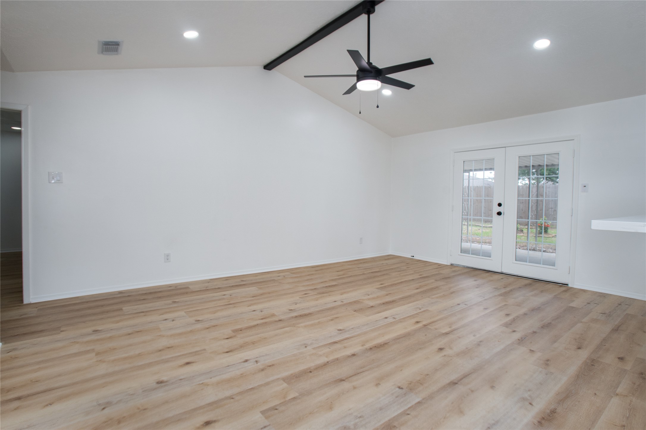 16131 Forest Way Drive Property Photo 3