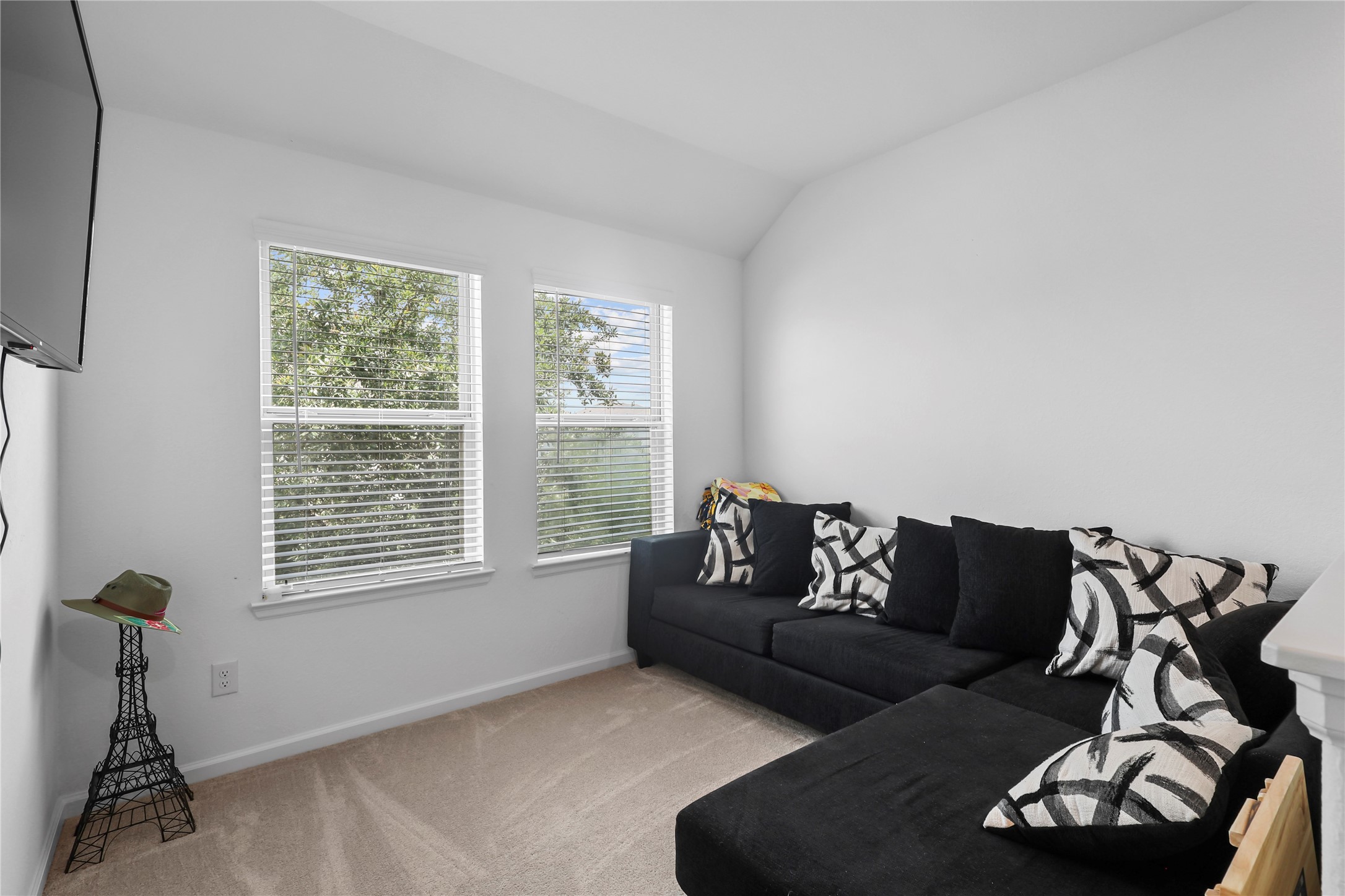 4050 Champlain Way Property Photo 10