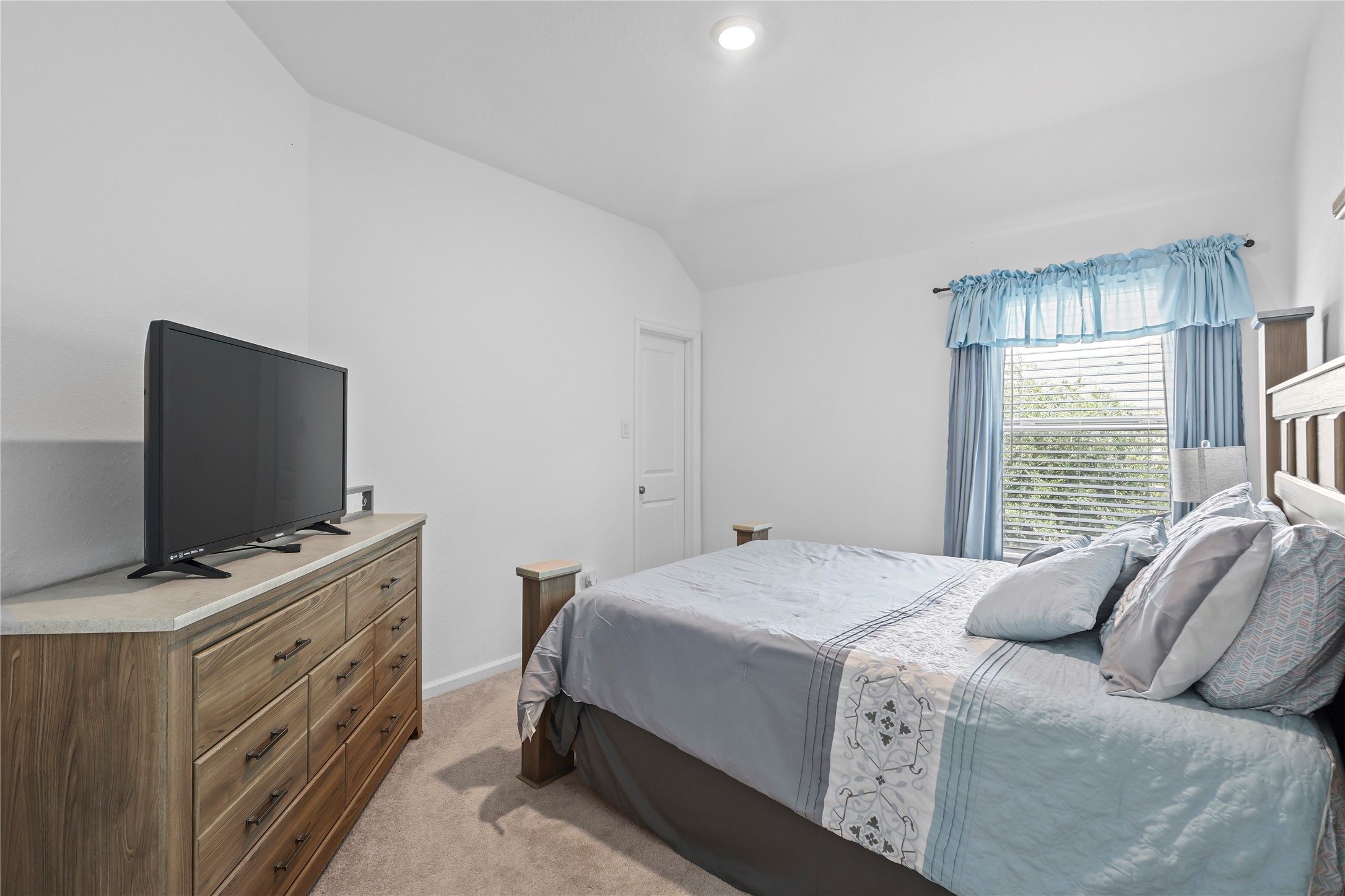 4050 Champlain Way Property Photo 13