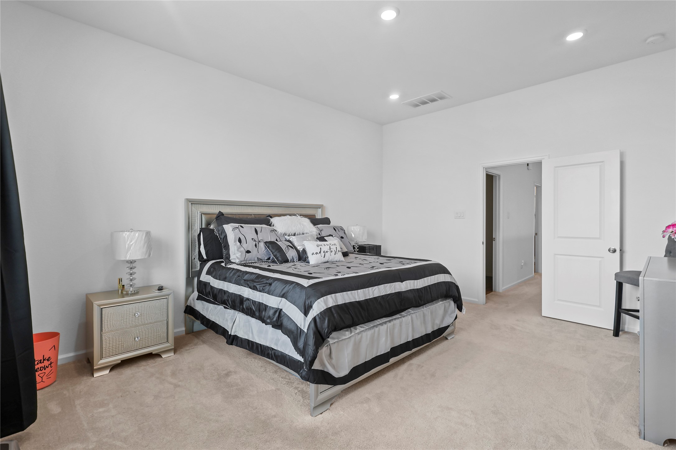 4050 Champlain Way Property Photo 17