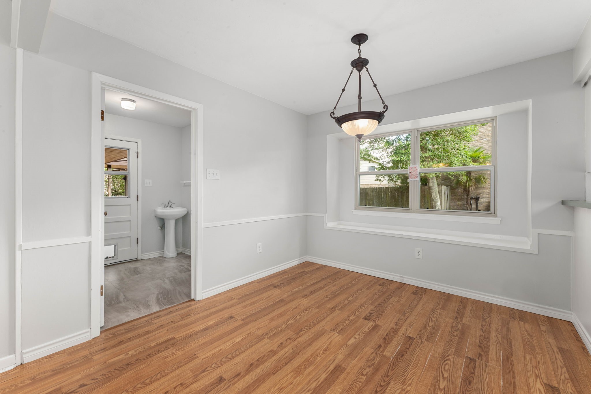 26215 Oakhurst Drive Property Photo 8