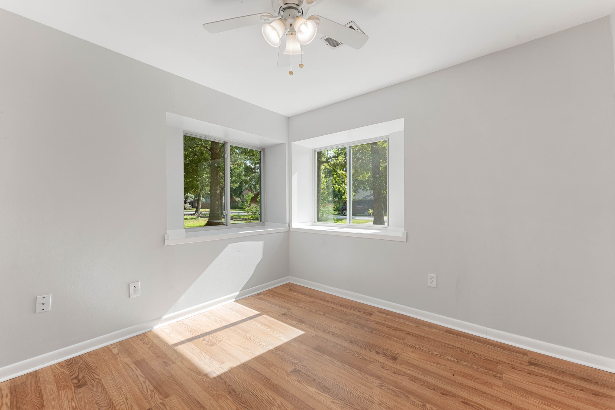 26215 Oakhurst Drive Property Photo 13