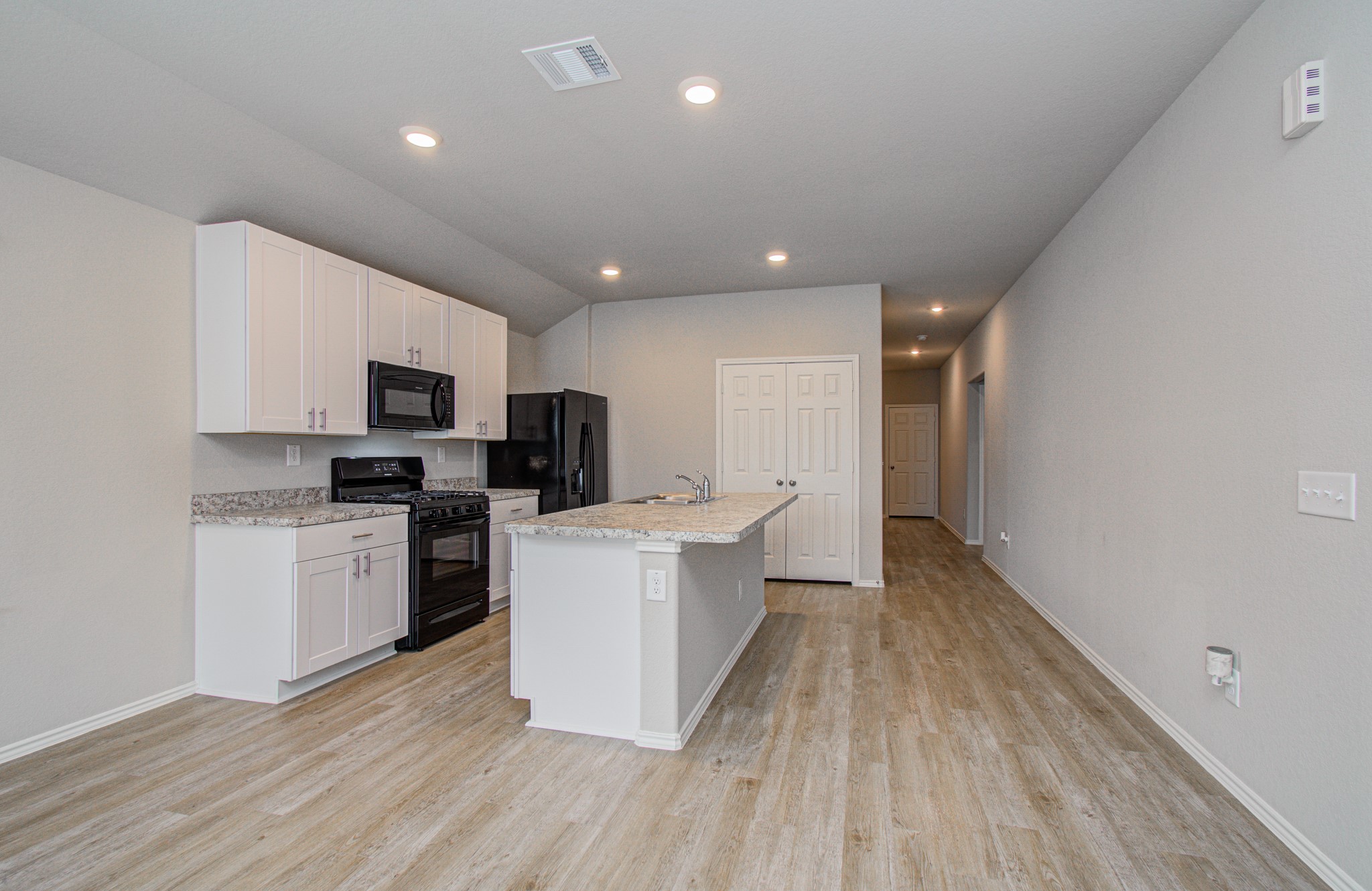 2030 Brixham Bluff Lane Property Photo 6