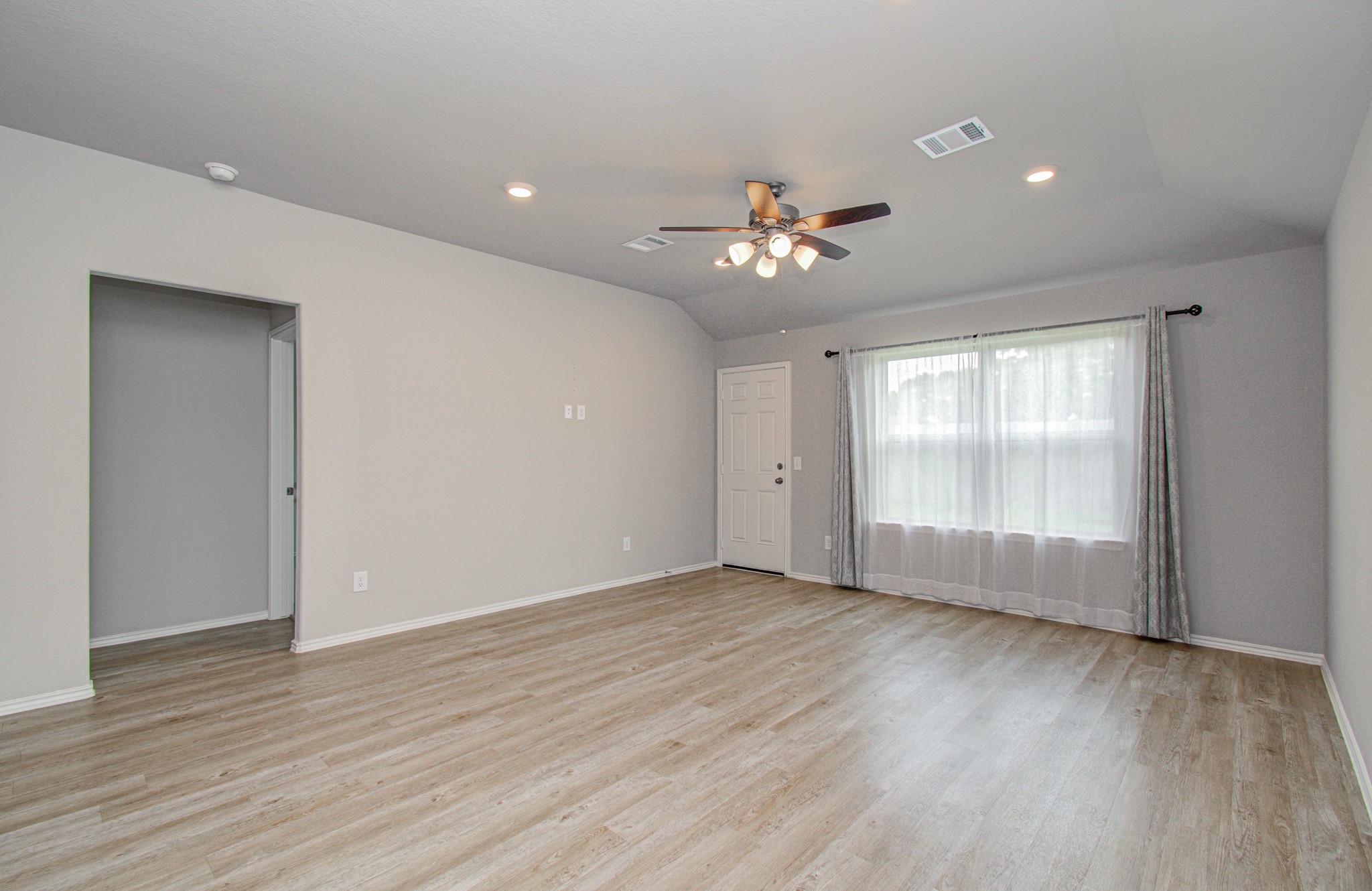 2030 Brixham Bluff Lane Property Photo 9