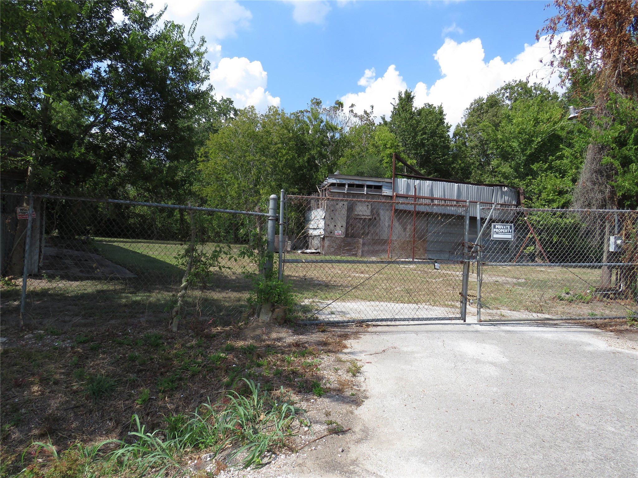 14554 Almeda Road Property Photo 9