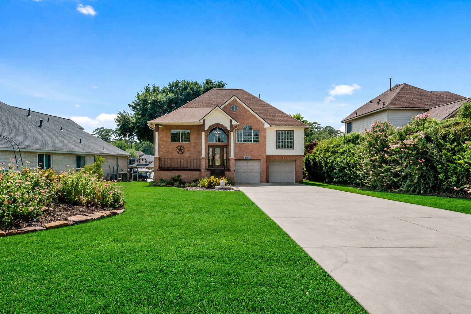 12498 Lake Vista Drive Property Photo 2