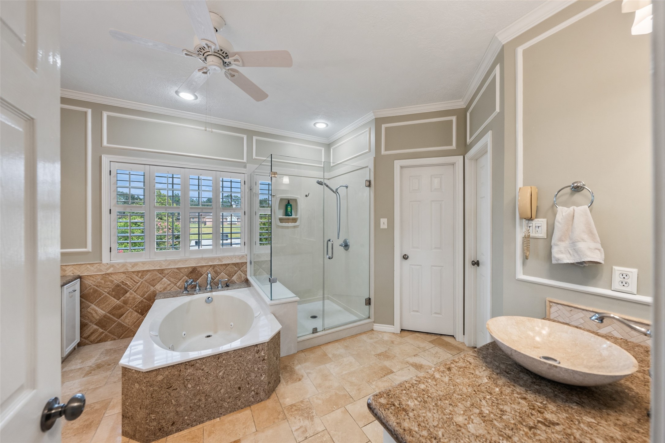 12498 Lake Vista Drive Property Photo 16