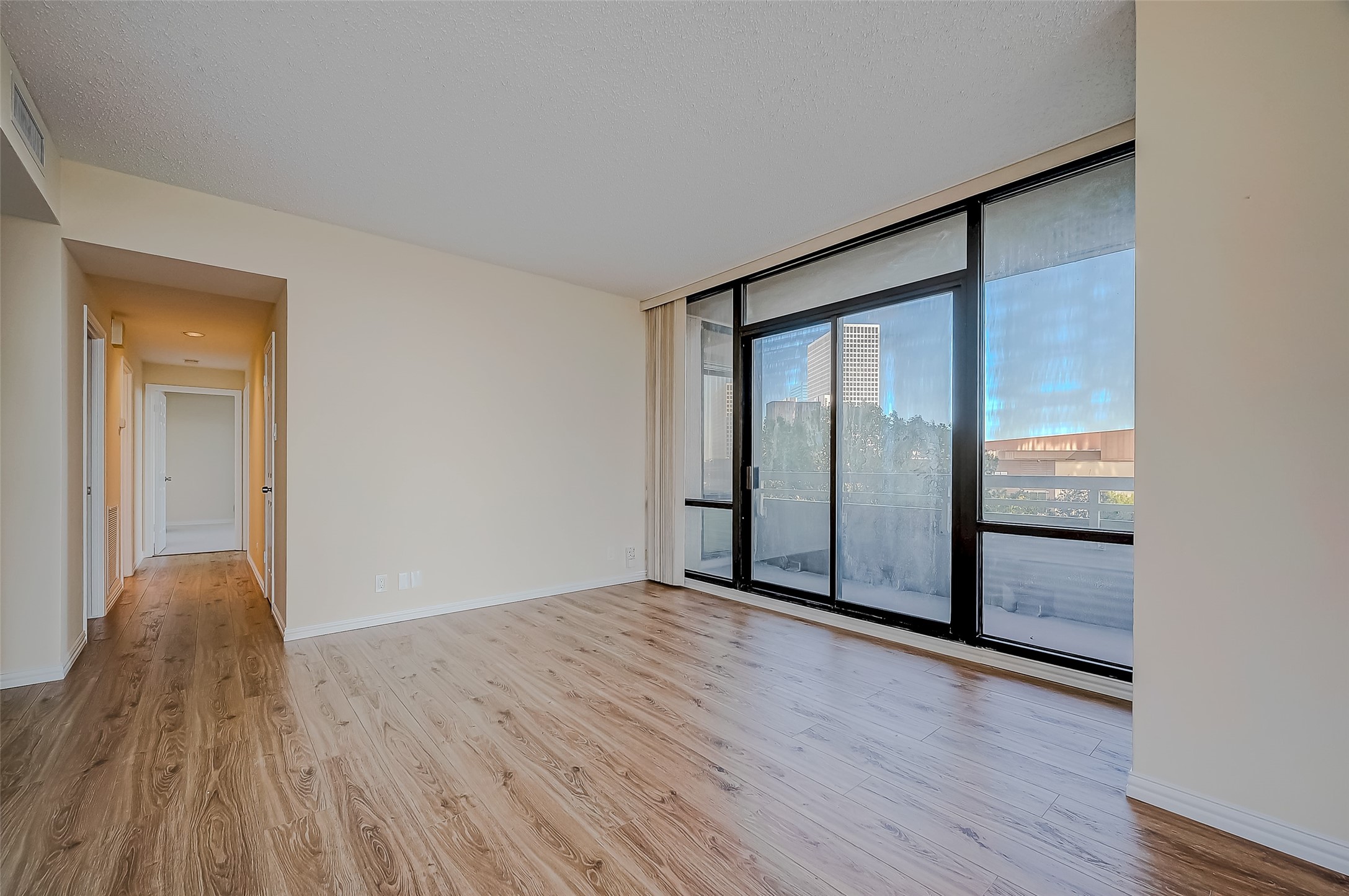 14 Greenway Plaza 6p Property Photo 4