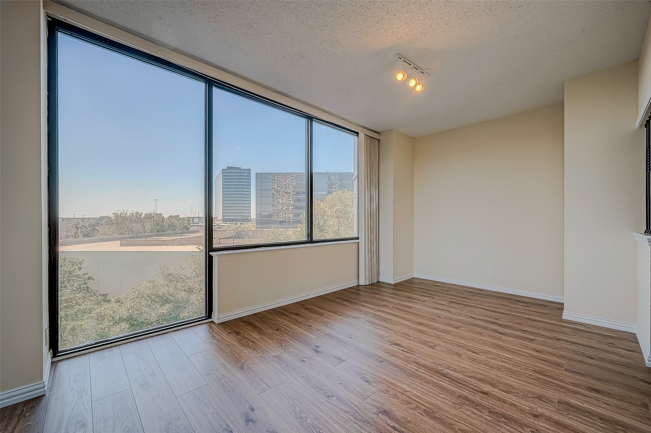 14 Greenway Plaza 6p Property Photo 5
