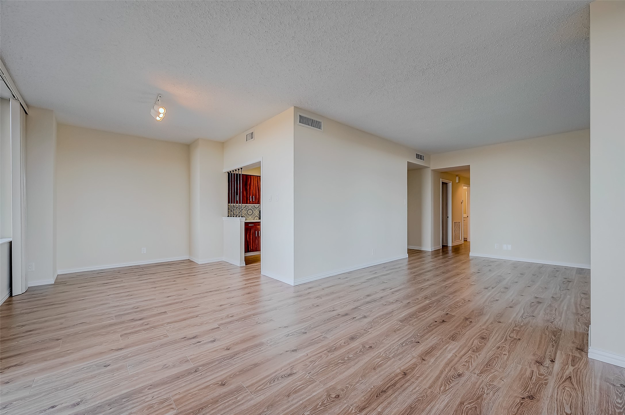 14 Greenway Plaza 6p Property Photo 6