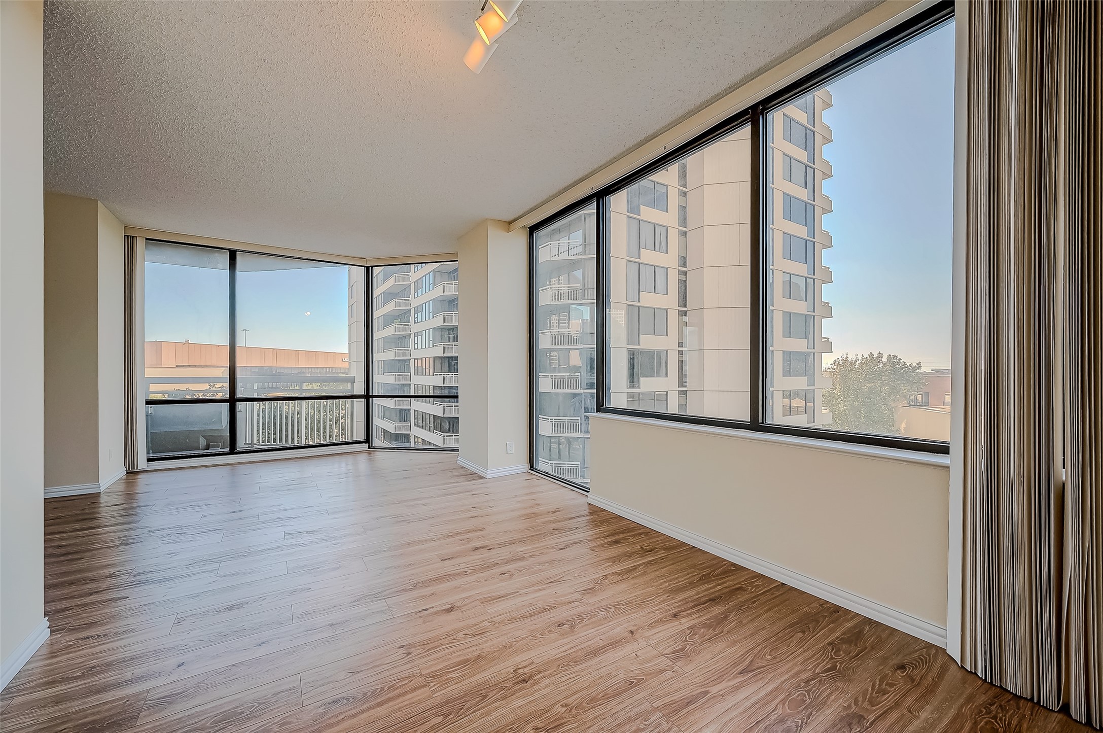 14 Greenway Plaza 6p Property Photo 8