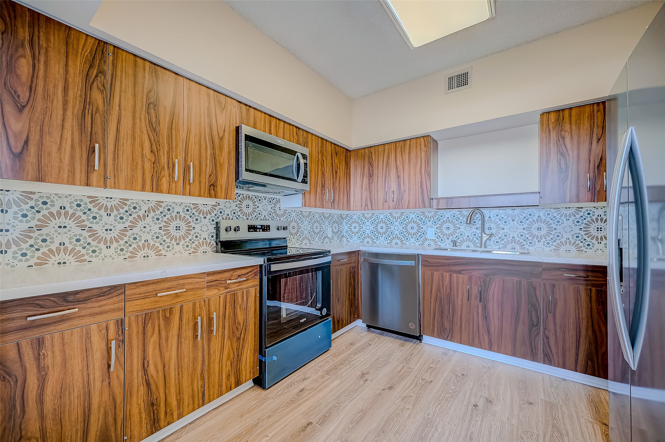 14 Greenway Plaza 6p Property Photo 9