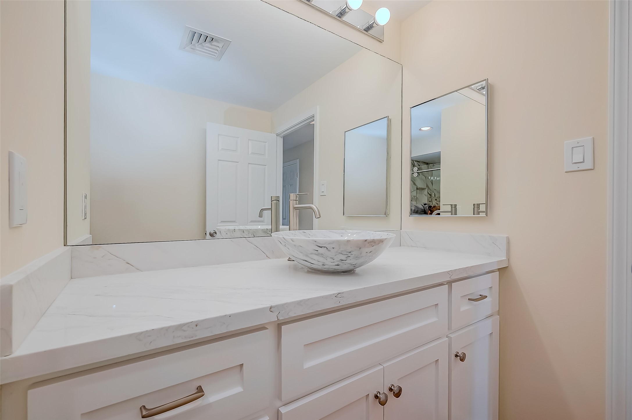 14 Greenway Plaza 6p Property Photo 16